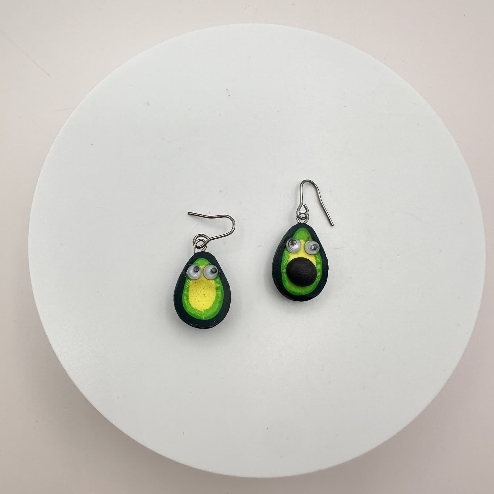 Vintage 90s Avocado Googly Eye Dangle Earrings Green Polymer Clay Fun Fashion - Thumbnail 3