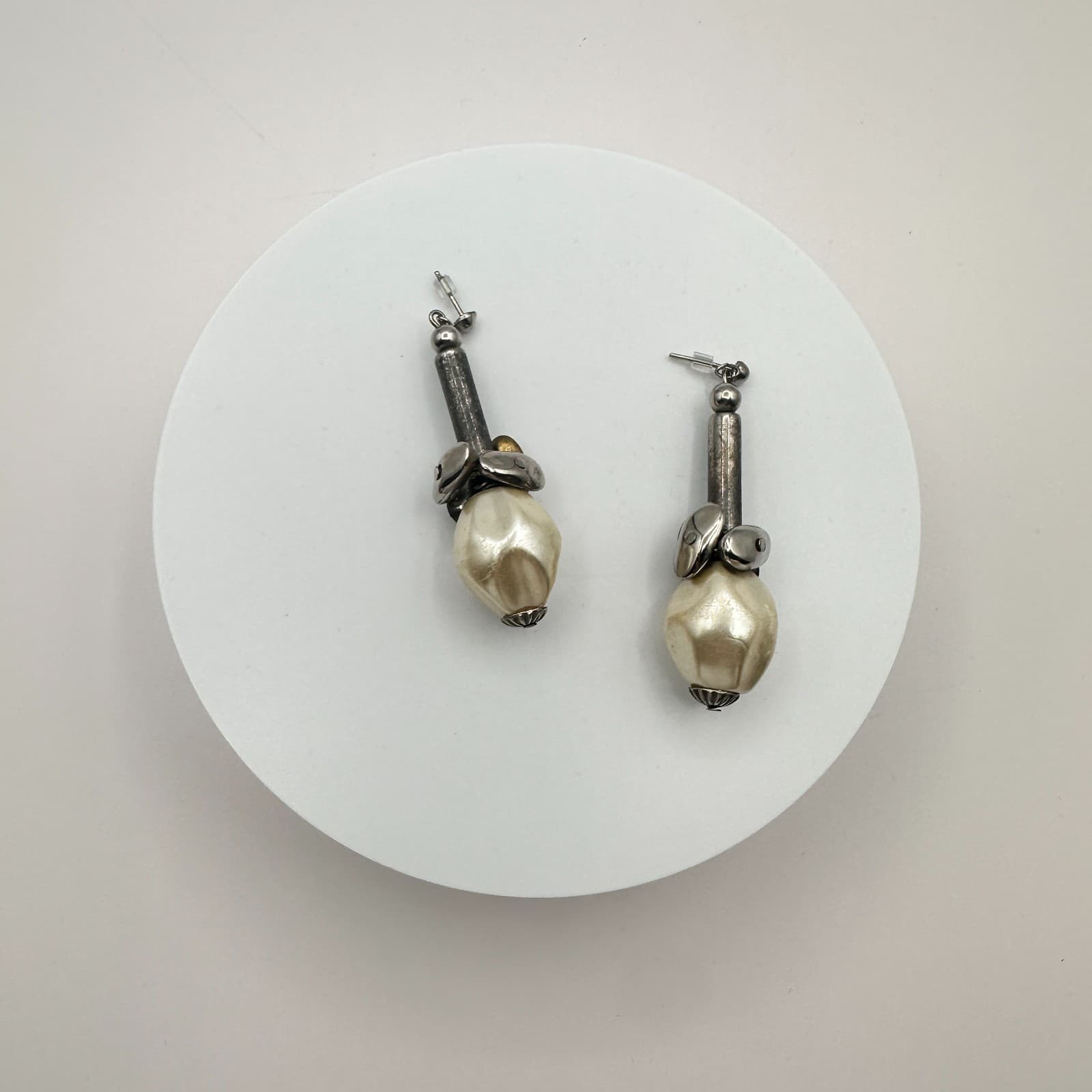 Vintage 90s Silver Tone Faux Pearl Bead Dangle Earrings Boho Modernist Jewelry - Thumbnail 2