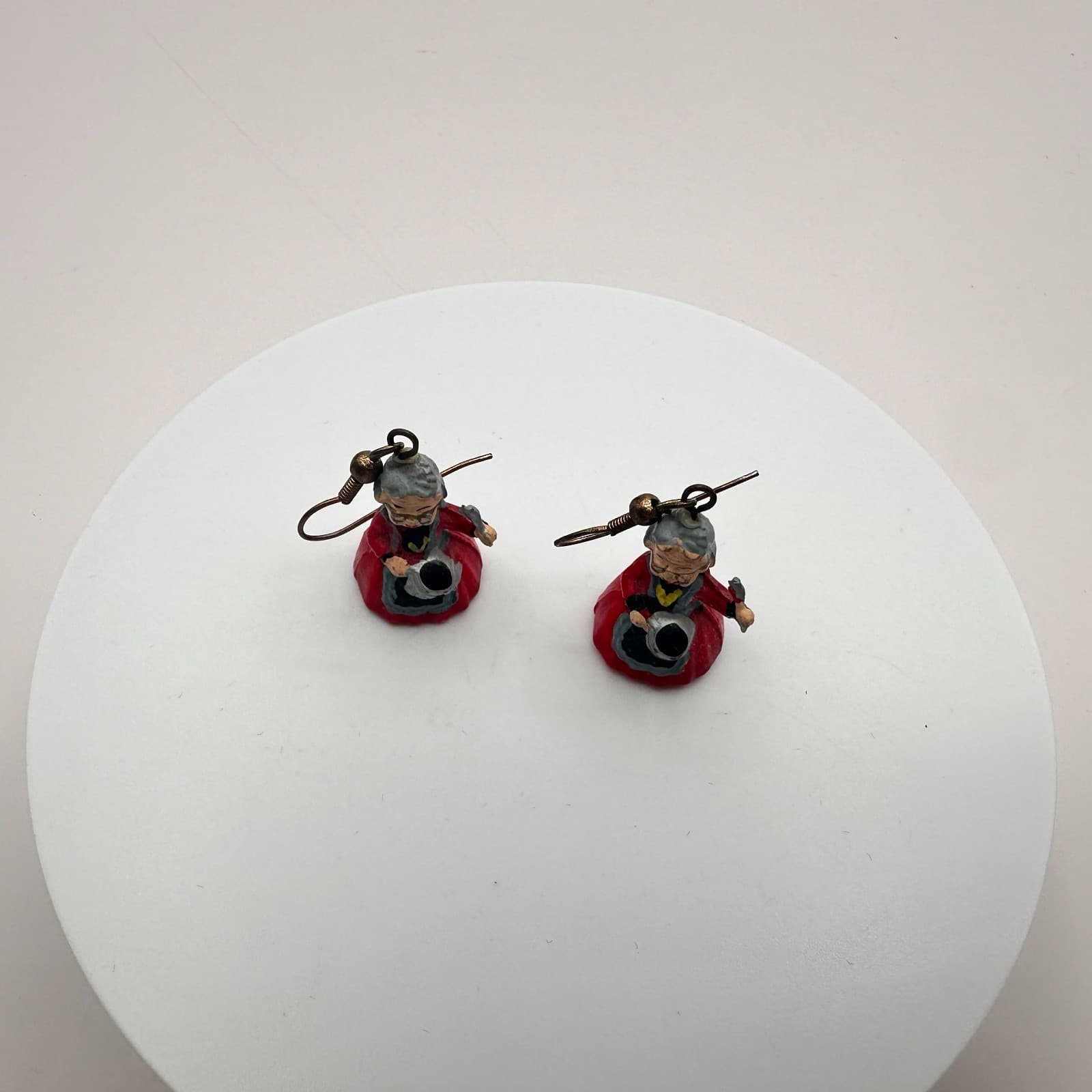 Vintage 90s Mrs Claus Christmas Earrings Red Resin Hand Painted Holiday Dangle - Thumbnail 3