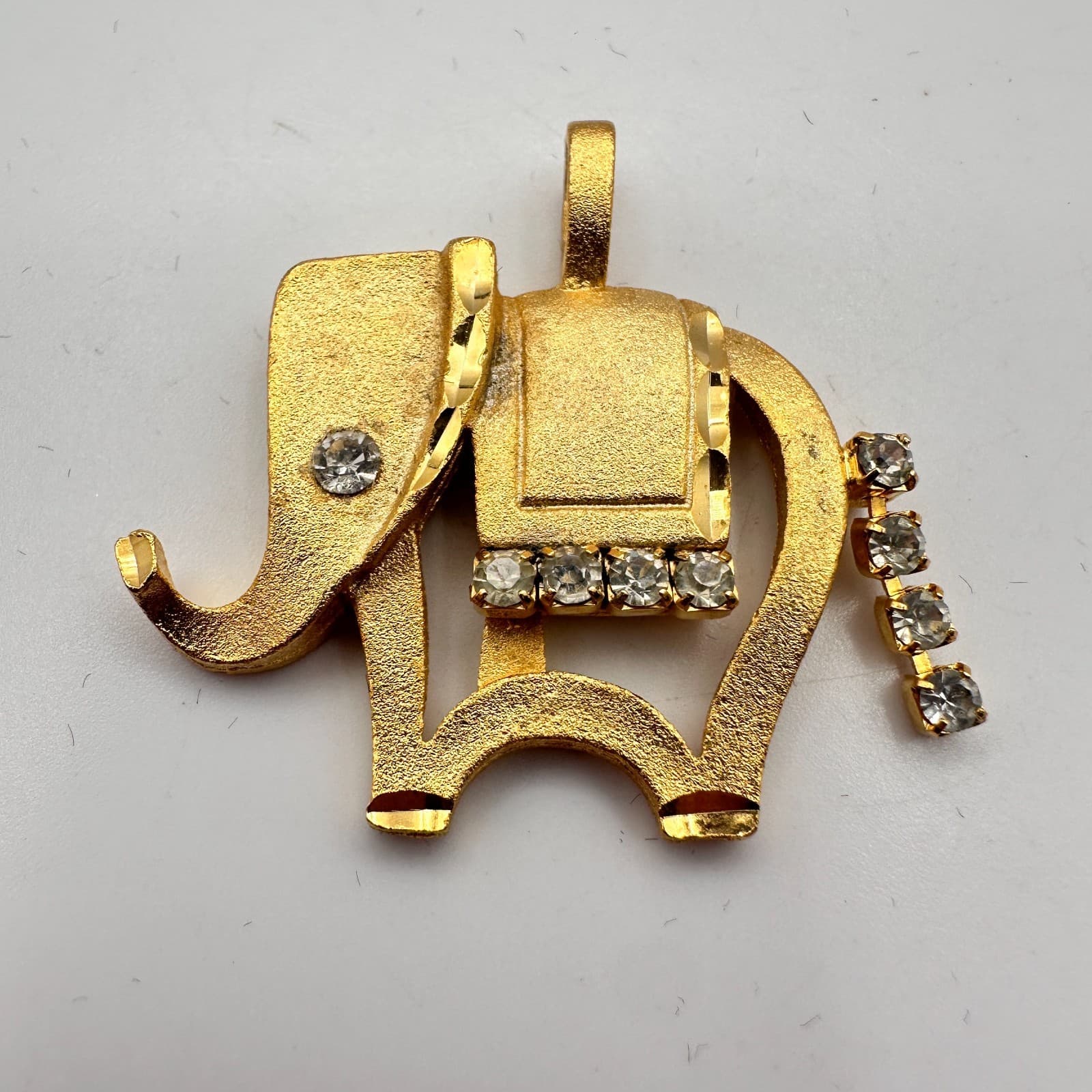 Vintage 90s Gold Tone Rhinestone Elephant Pendant Women's Classic Jewelry - Thumbnail 3
