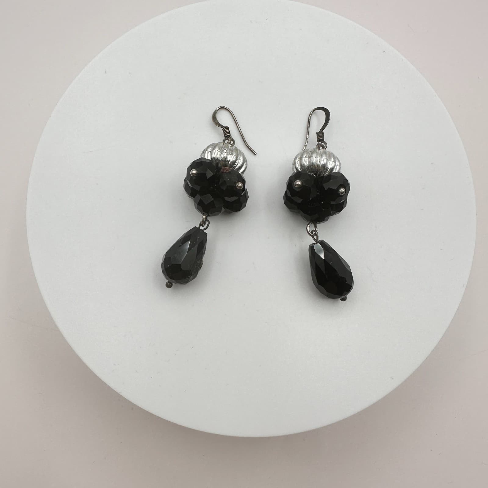 Vintage 90s Silver Tone Faceted Black Glass Bead Dangle Drop Earrings Jewelry - Thumbnail 3