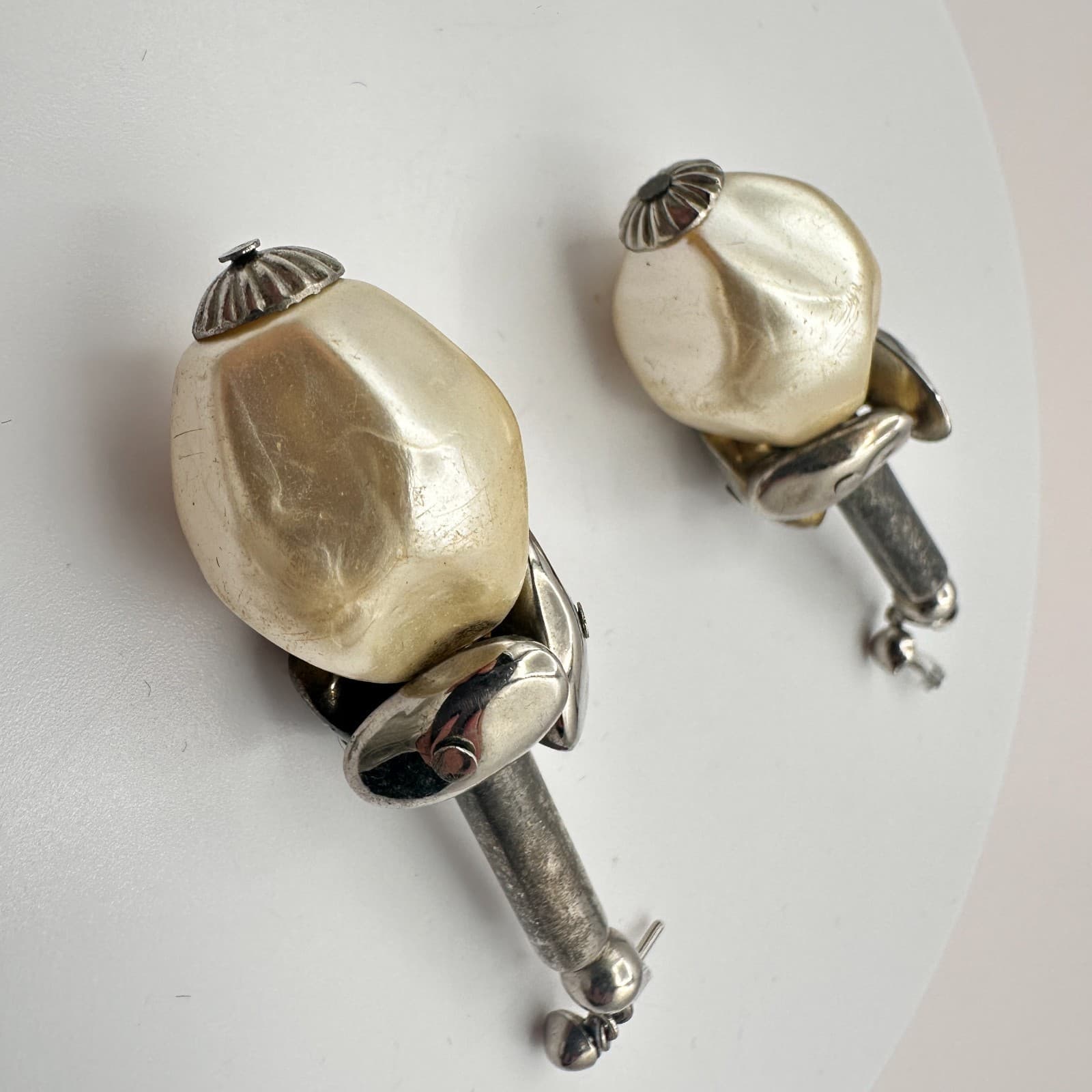 Vintage 90s Silver Tone Faux Pearl Bead Dangle Earrings Boho Modernist Jewelry - Thumbnail 4