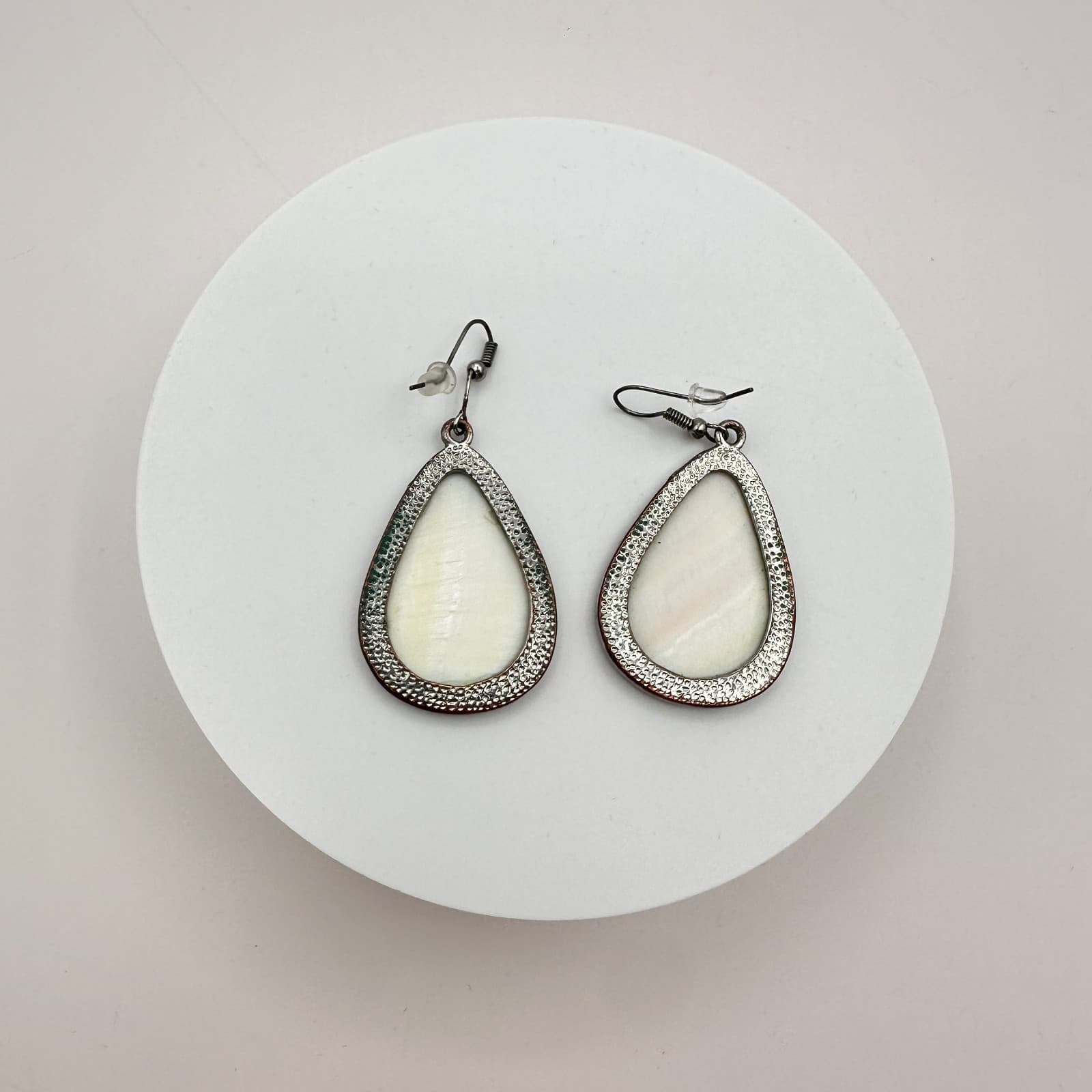 Vintage Y2K Silver Tone White Pearl Teardrop Dangle Earrings Boho Jewelry - Thumbnail 2