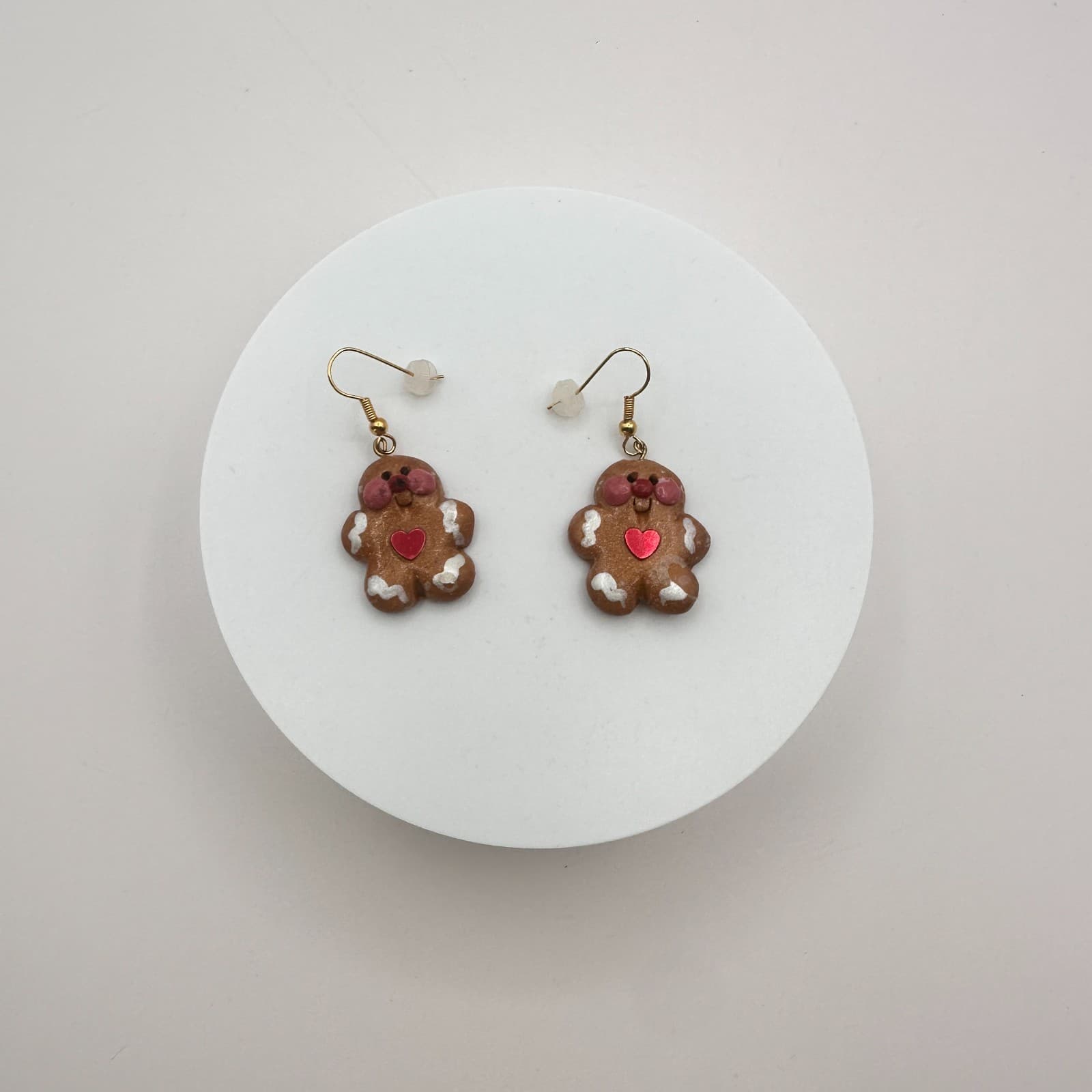 Vintage 90s Brown Gingerbread Man Dangle Earrings Red Heart Christmas Holiday - Thumbnail 2