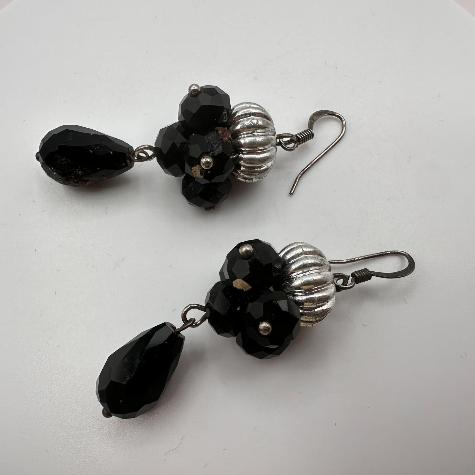 Vintage 90s Silver Tone Faceted Black Glass Bead Dangle Drop Earrings Jewelry - Thumbnail 7