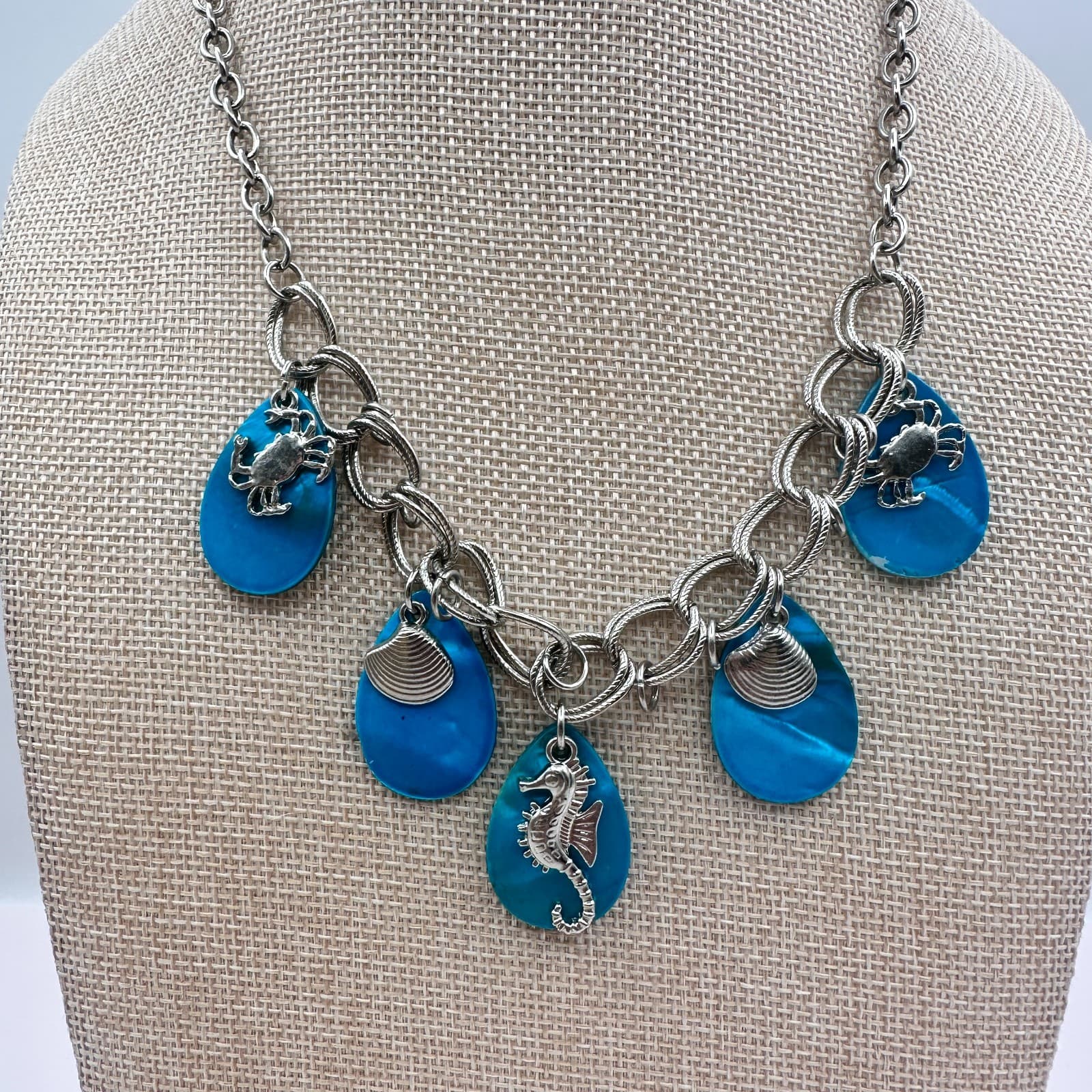 Vintage Y2K Teal Shell Charm Necklace Silver Tone Seahorse Crab Scallop Jewelry - Thumbnail 7