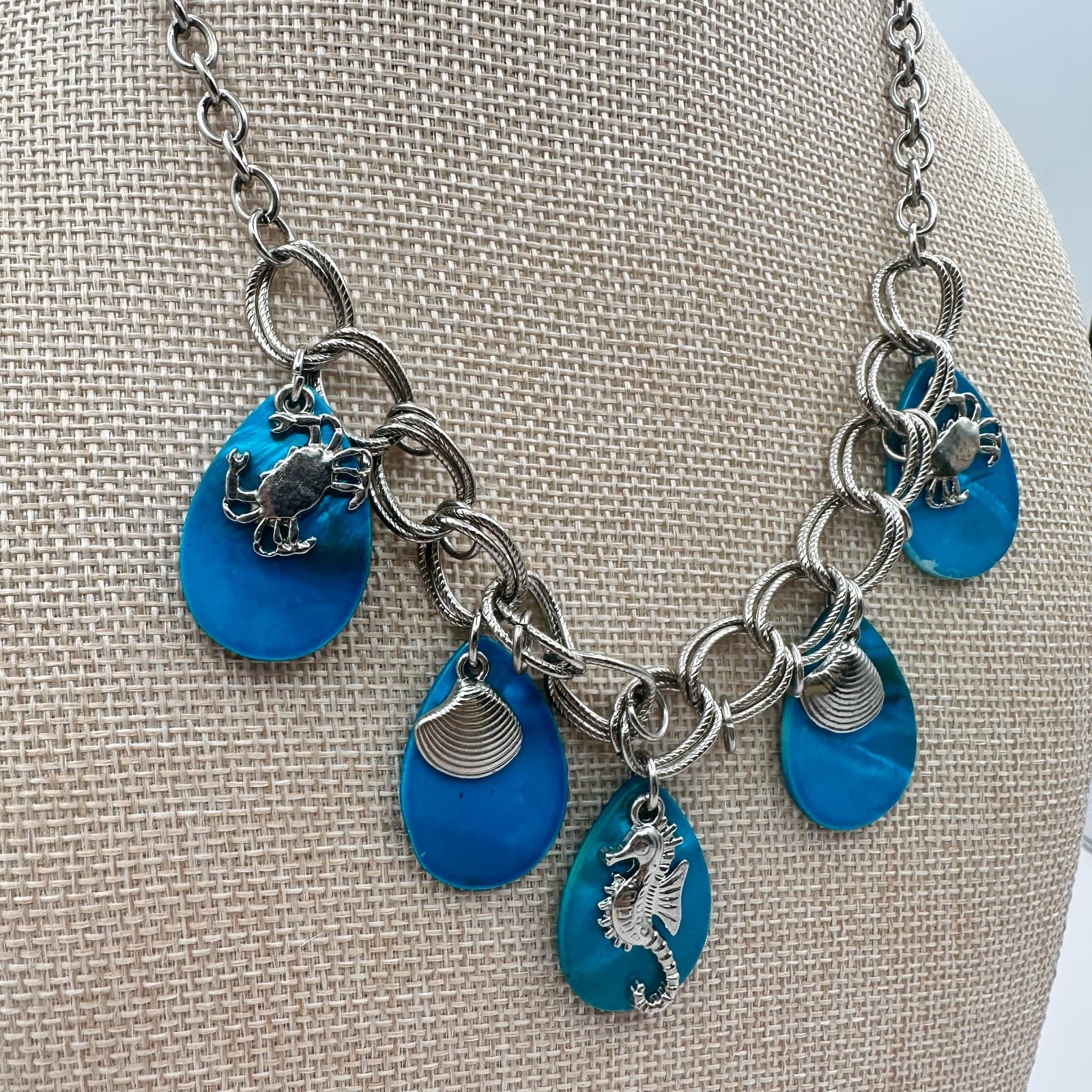 Vintage Y2K Teal Shell Charm Necklace Silver Tone Seahorse Crab Scallop Jewelry - Thumbnail 4
