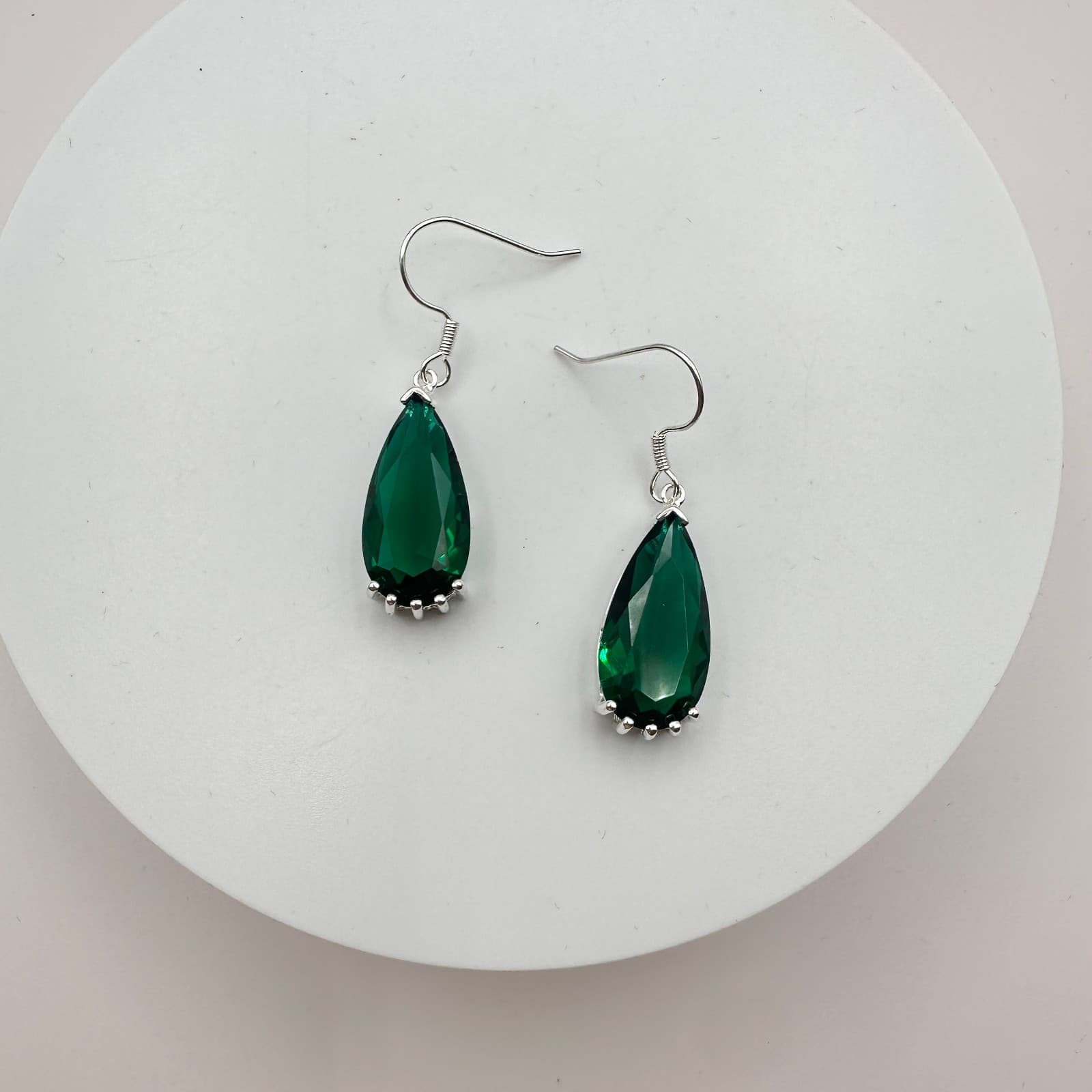 Vintage 80s Silver Tone Emerald Green Teardrop Dangle Earrings Women's Jewelry - Thumbnail 2