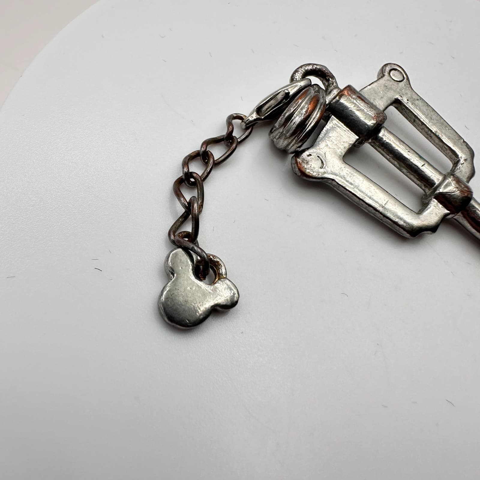 Vintage 90s Silver Tone Hearts Keyblade Keychain Pendant Mickey Charm Unisex - Thumbnail 5