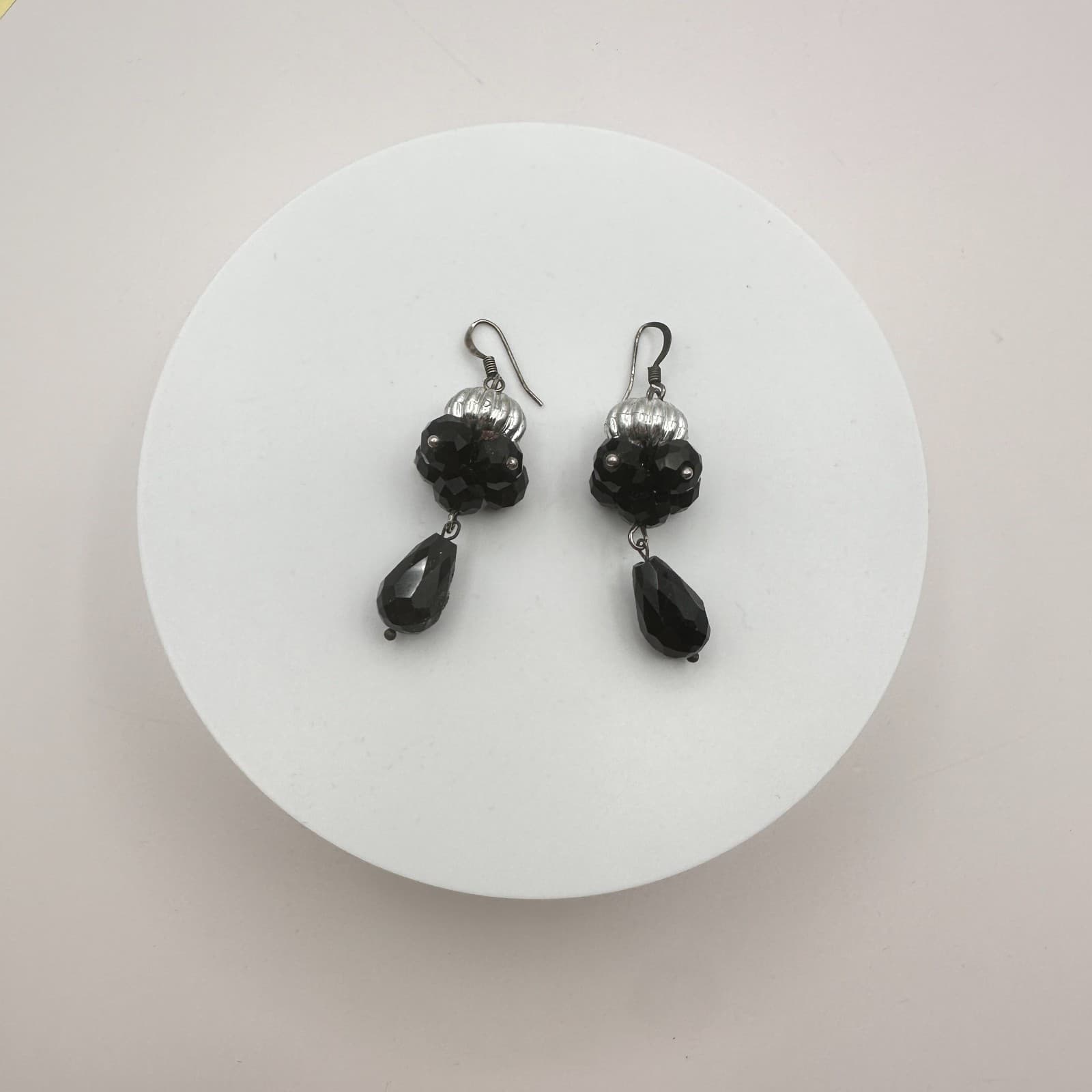 Vintage 90s Silver Tone Faceted Black Glass Bead Dangle Drop Earrings Jewelry - Thumbnail 2