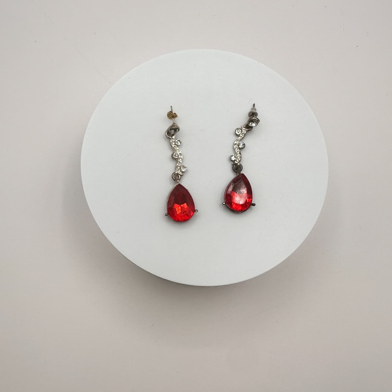 Vintage 90s Silver Tone Red Glass Teardrop Dangle Earrings Boho Fashion Jewelry - Thumbnail 2