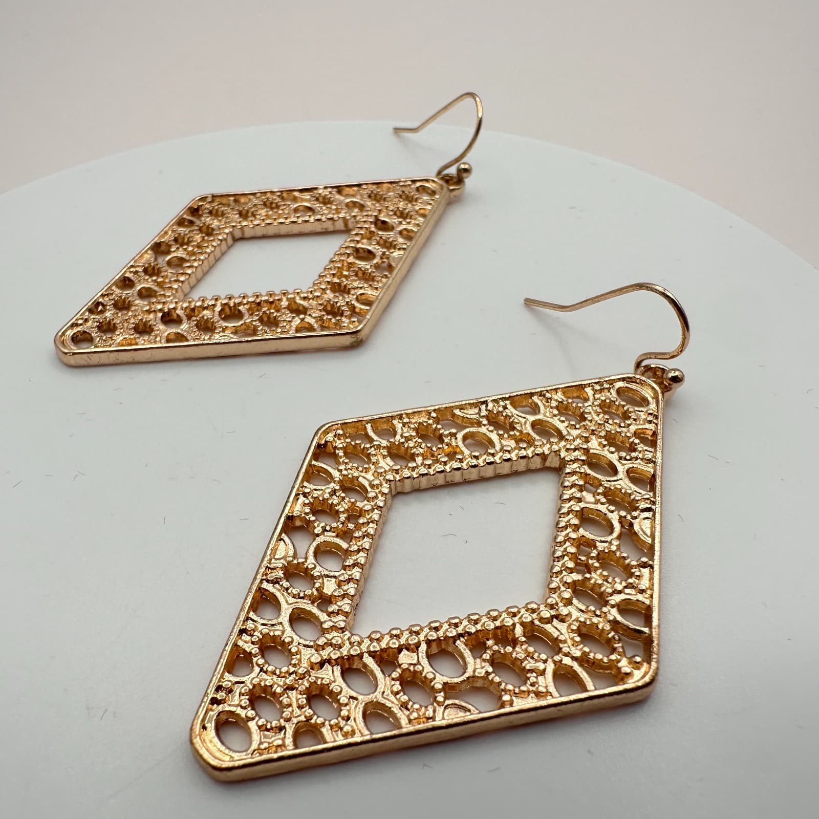 Vintage 90s Gold Tone Filigree Rhombus Dangle Earrings Geometric Cut out Jewelry - Thumbnail 4