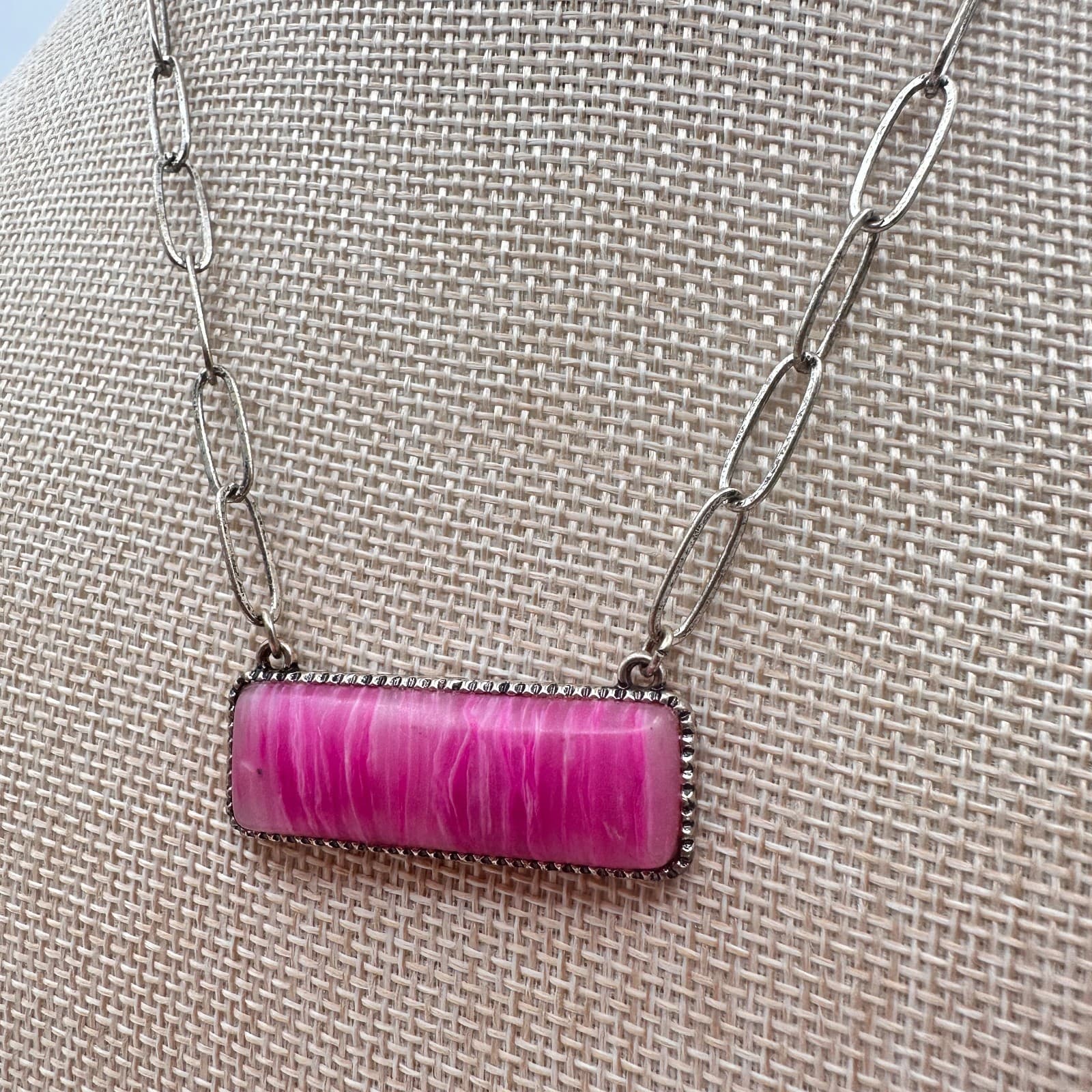 Vintage Y2K Silver Tone Hot Pink Rectangle Bar Pendant Paperclip Chain Jewelry - Thumbnail 5