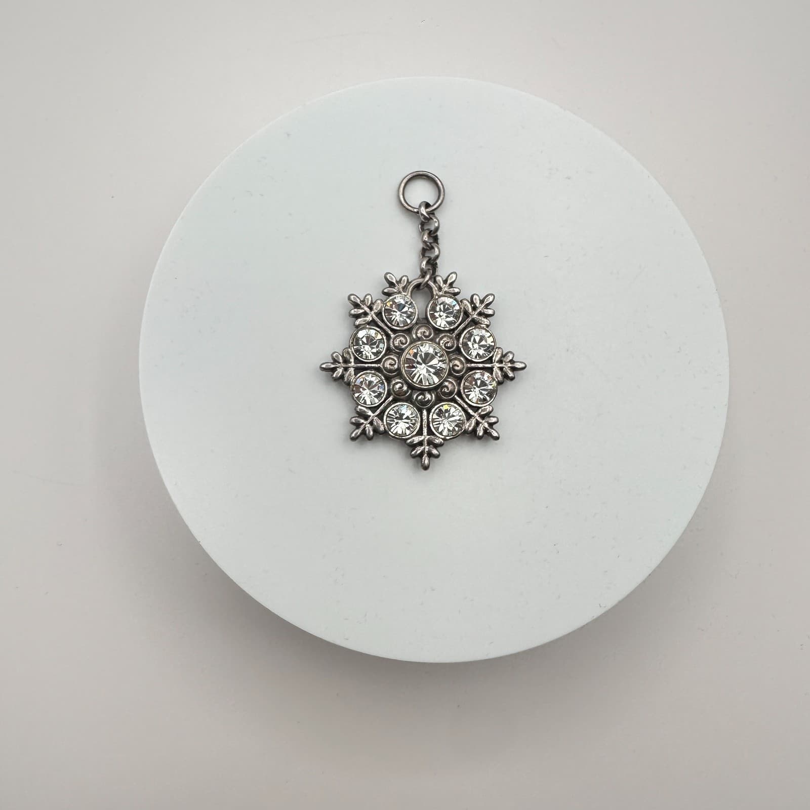 Vintage Y2K Silver Tone Snowflake Pendant Clear Rhinestone Women's Jewelry - Thumbnail 2