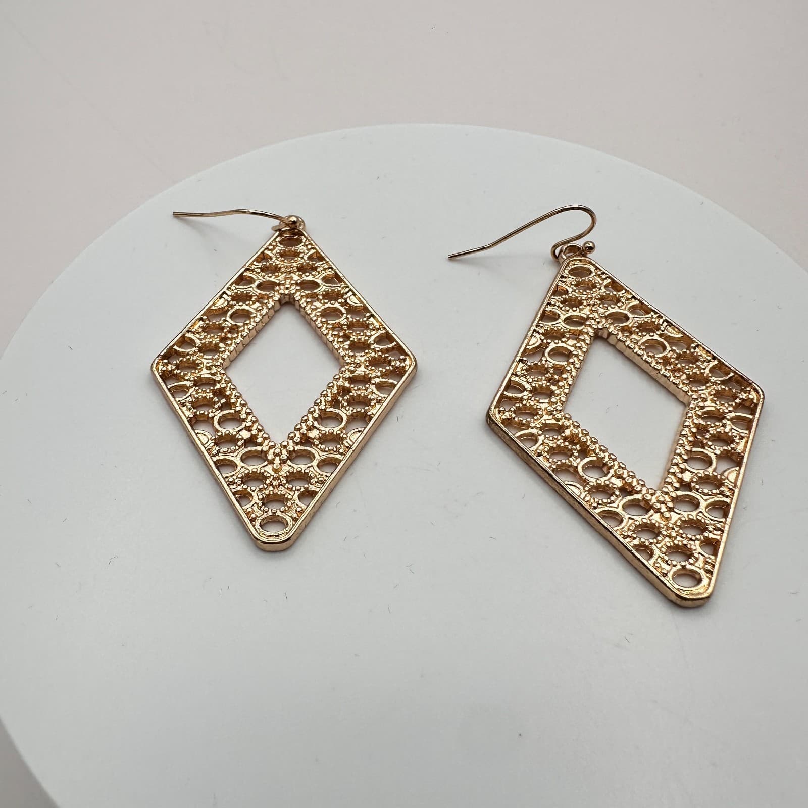 Vintage 90s Gold Tone Filigree Rhombus Dangle Earrings Geometric Cut out Jewelry - Thumbnail 3