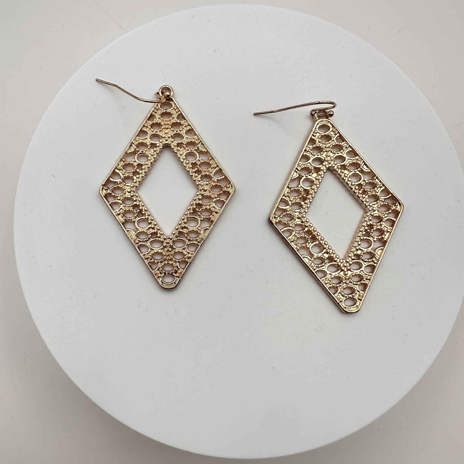 Vintage 90s Gold Tone Filigree Rhombus Dangle Earrings Geometric Cut out Jewelry - Thumbnail 2