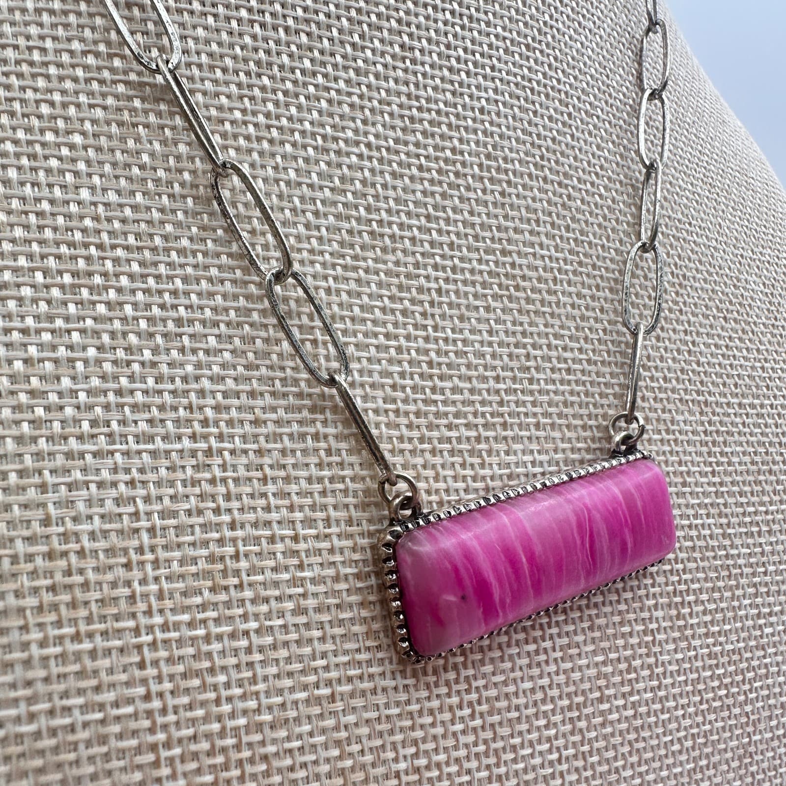 Vintage Y2K Silver Tone Hot Pink Rectangle Bar Pendant Paperclip Chain Jewelry - Thumbnail 4