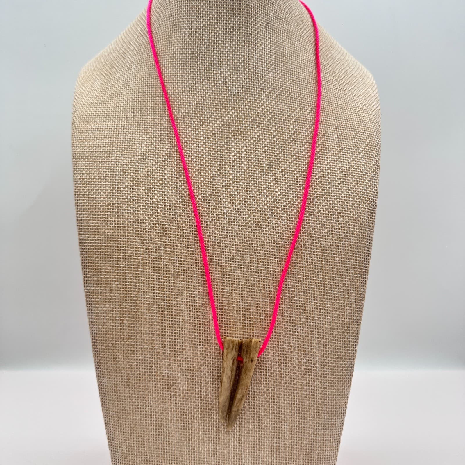 Vintage 80s Antler Spike Pendant Neon Pink Cord Tribal Statement Art Jewelry - Thumbnail 2