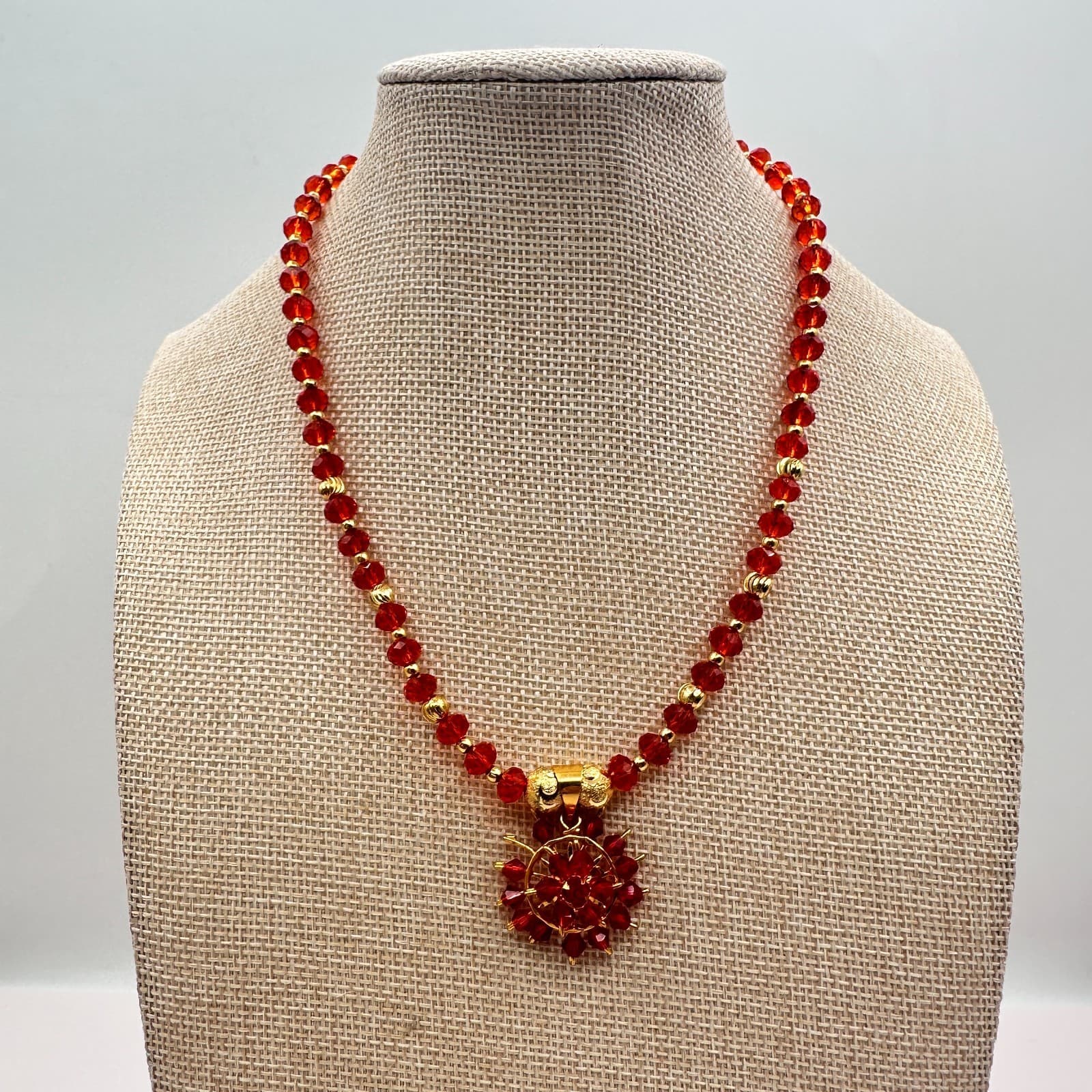 Vintage 80s Red Faceted Bead Necklace Gold Tone Floral Starburst Pendant Jewelry - Thumbnail 7