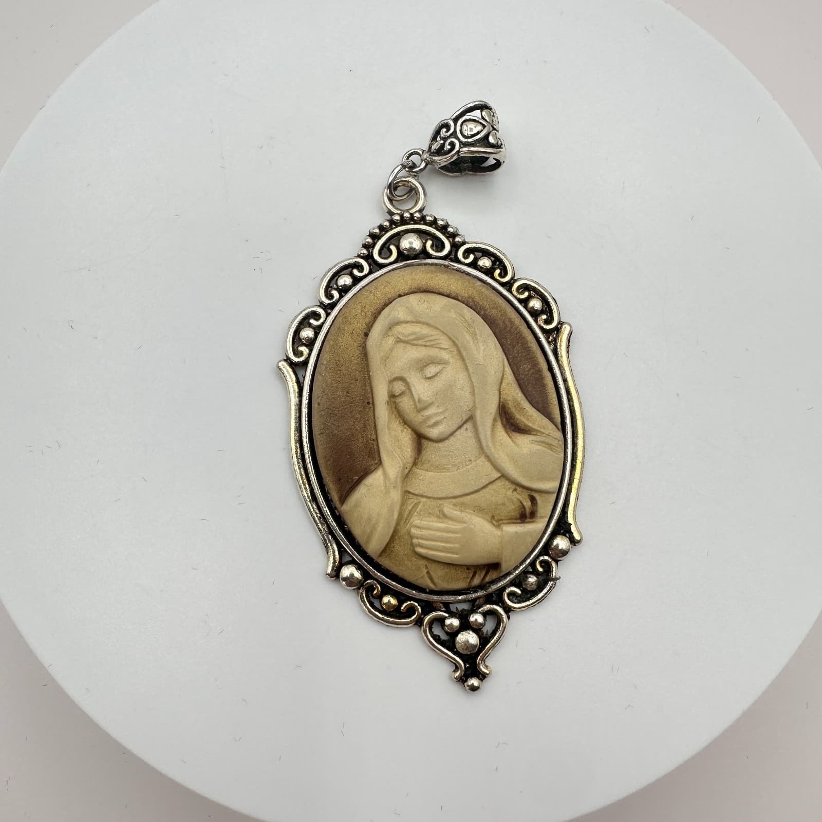Vintage Y2K Our Lady of Sorrows Cameo Pendant Silver Tone Religious Jewelry - Thumbnail 2
