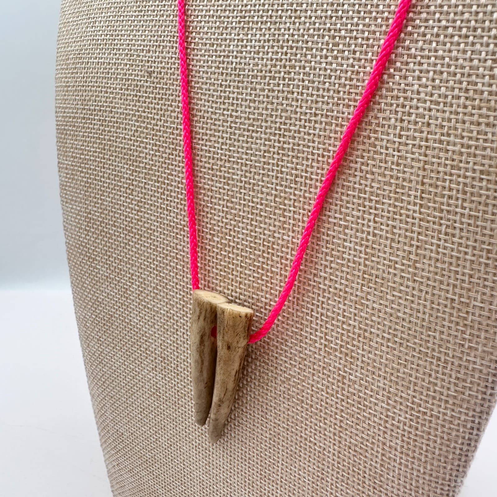 Vintage 80s Antler Spike Pendant Neon Pink Cord Tribal Statement Art Jewelry - Thumbnail 5
