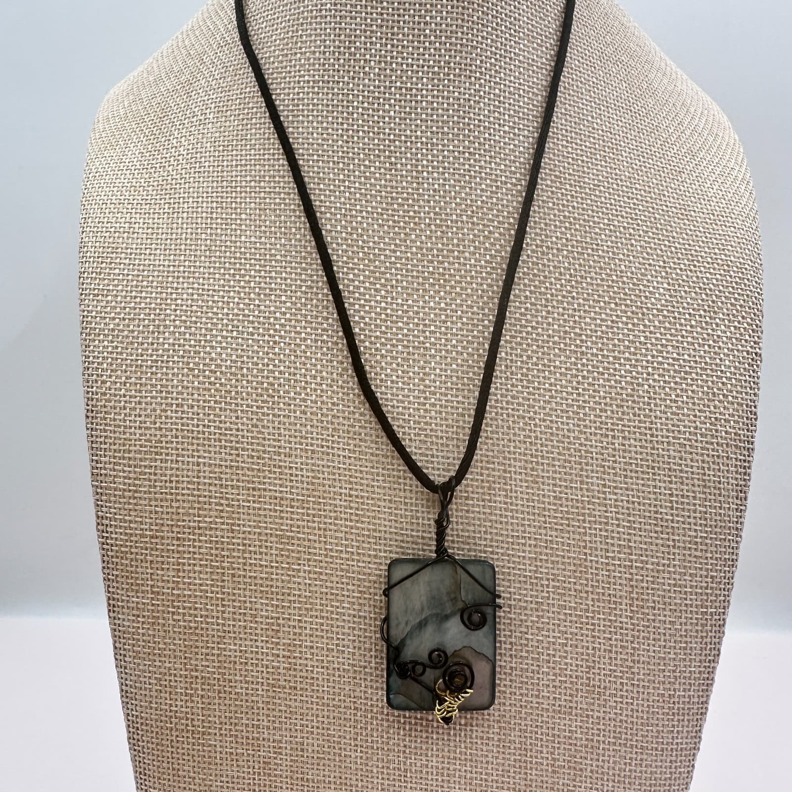 Vintage Y2k Wire Wrapped Rectangular Stone Pendant Black Cord Toggle Jewelry - Thumbnail 3