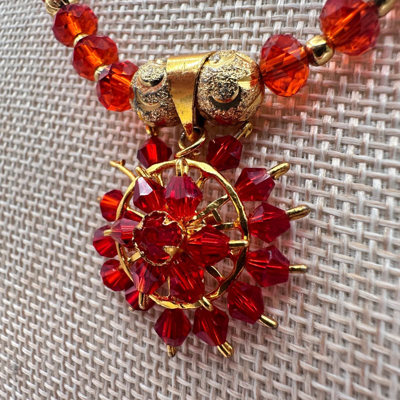 Vintage 80s Red Faceted Bead Necklace Gold Tone Floral Starburst Pendant Jewelry - Thumbnail 6