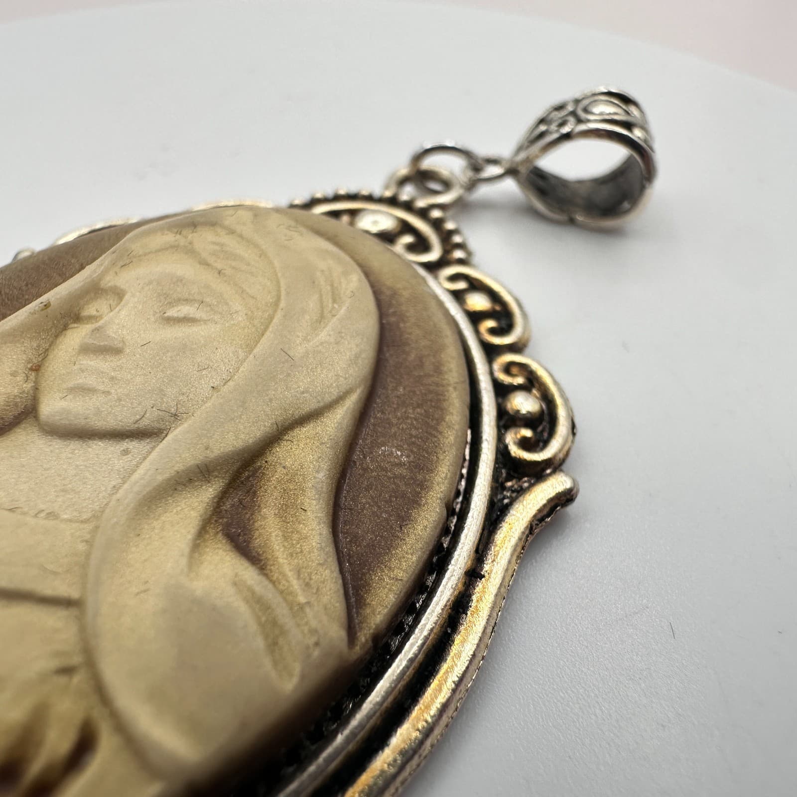 Vintage Y2K Our Lady of Sorrows Cameo Pendant Silver Tone Religious Jewelry - Thumbnail 4