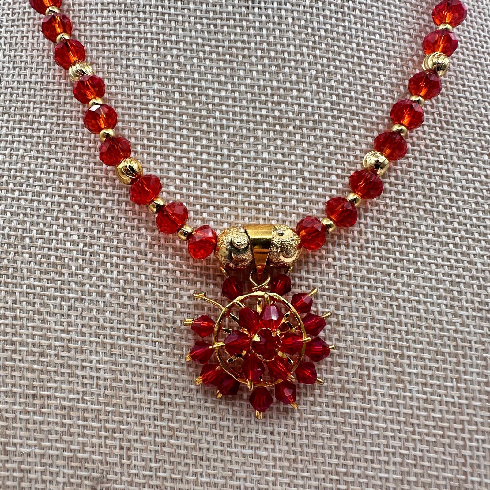 Vintage 80s Red Faceted Bead Necklace Gold Tone Floral Starburst Pendant Jewelry - Thumbnail 2