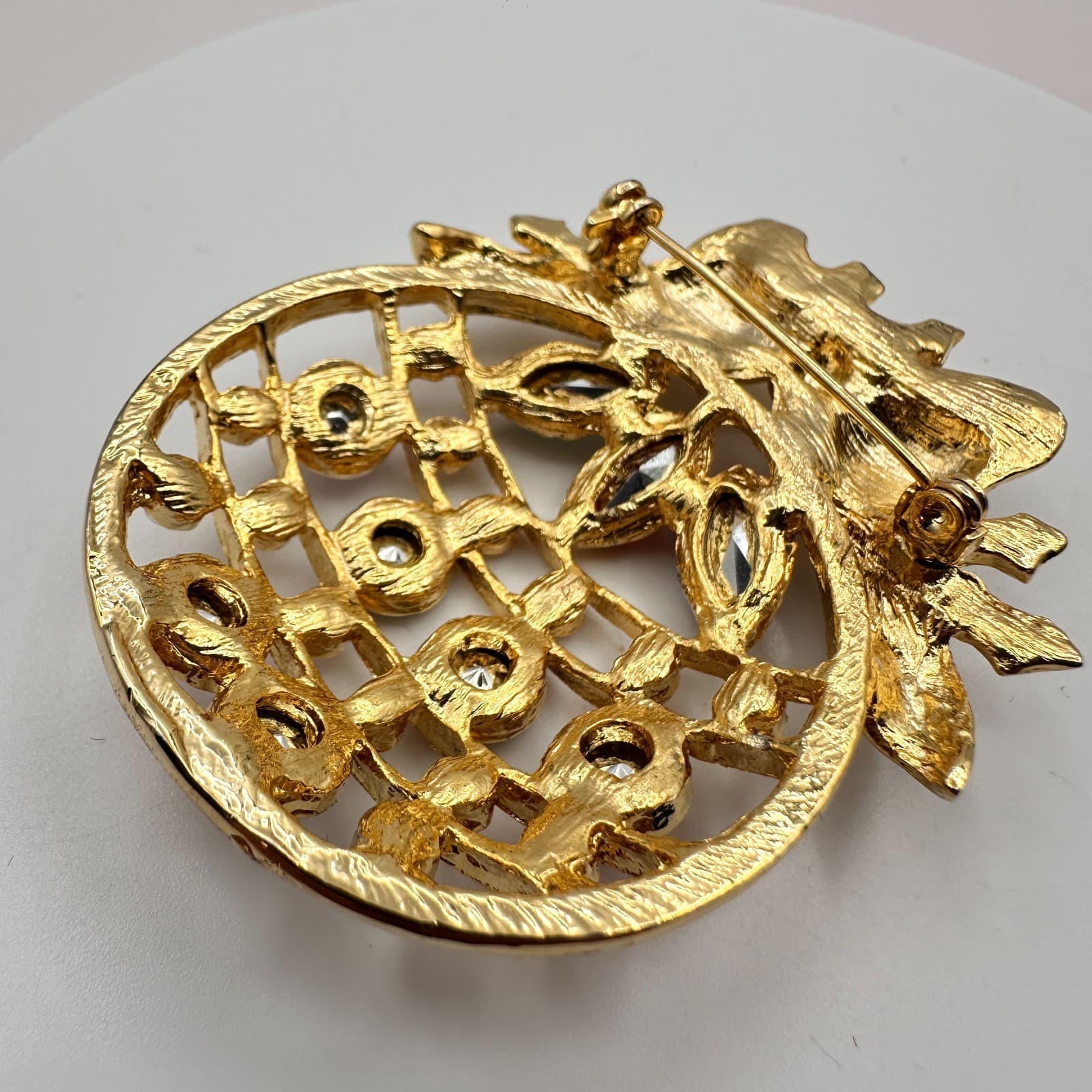 Vintage 90s Gold Tone Glass Stone Holiday Ornament Bow Brooch Pin Jewelry - Thumbnail 5