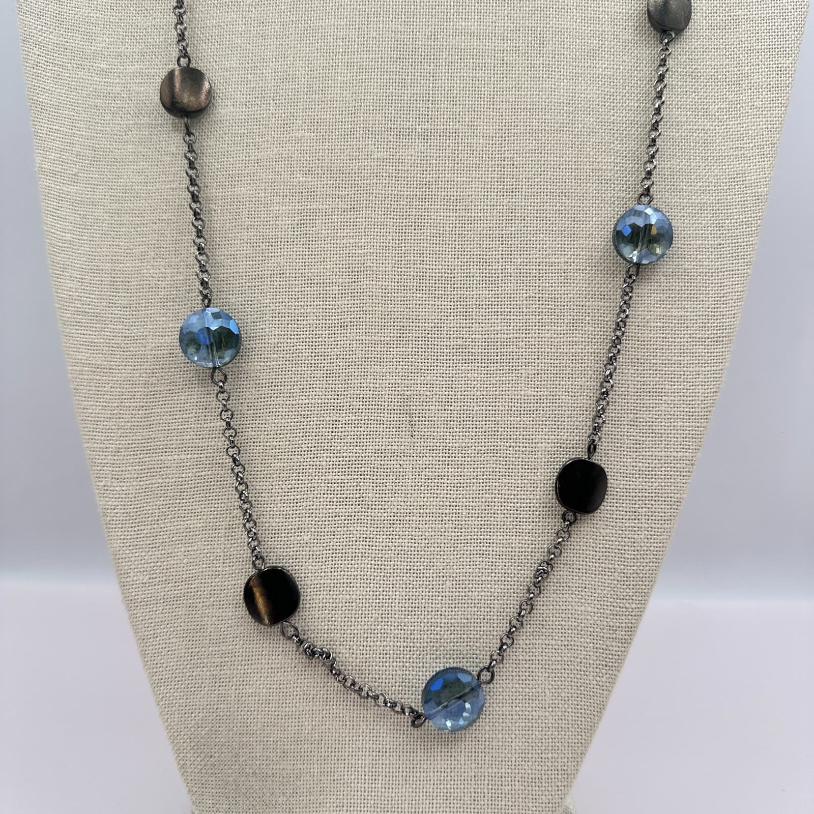 Vintage 90s Blue Glass & Gunmetal Stations Necklace Classic Fashion Jewelry - Thumbnail 2