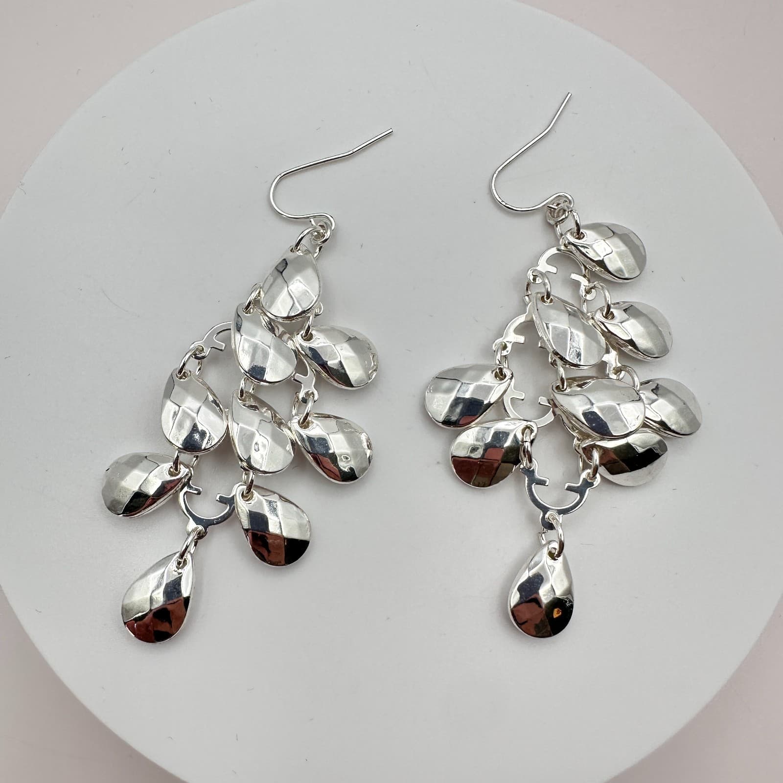 Vintage 90s Silver Tone Hammered Leaf Chandelier Dangle Earrings Fashion Jewelry - Thumbnail 3
