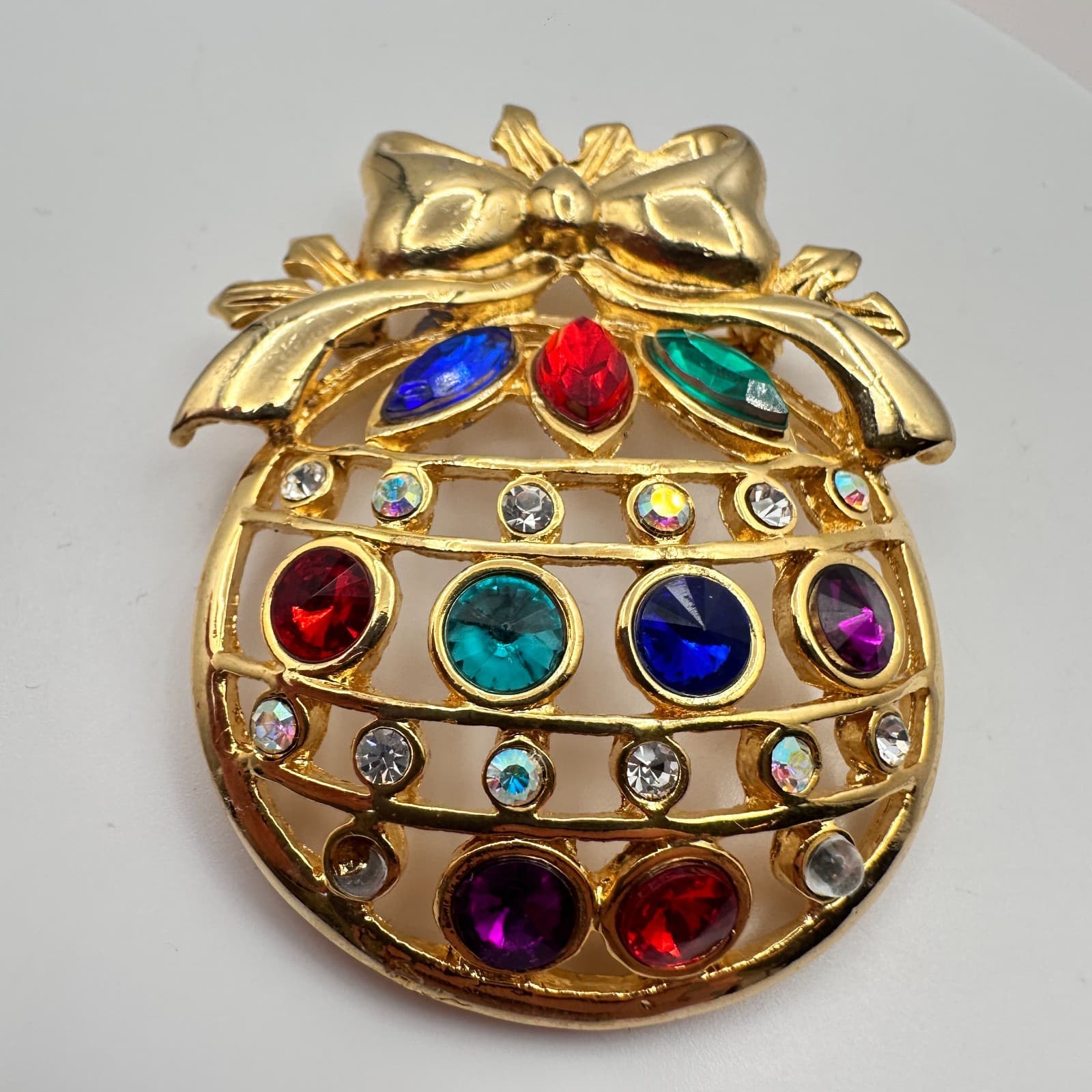 Vintage 90s Gold Tone Glass Stone Holiday Ornament Bow Brooch Pin Jewelry - Thumbnail 4