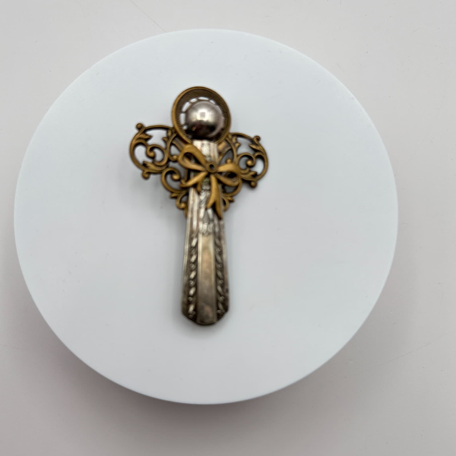 Vintage 90s Filigree Bow Brooch Pin Religious Women's Classic Fashion Jewelry - Thumbnail 2