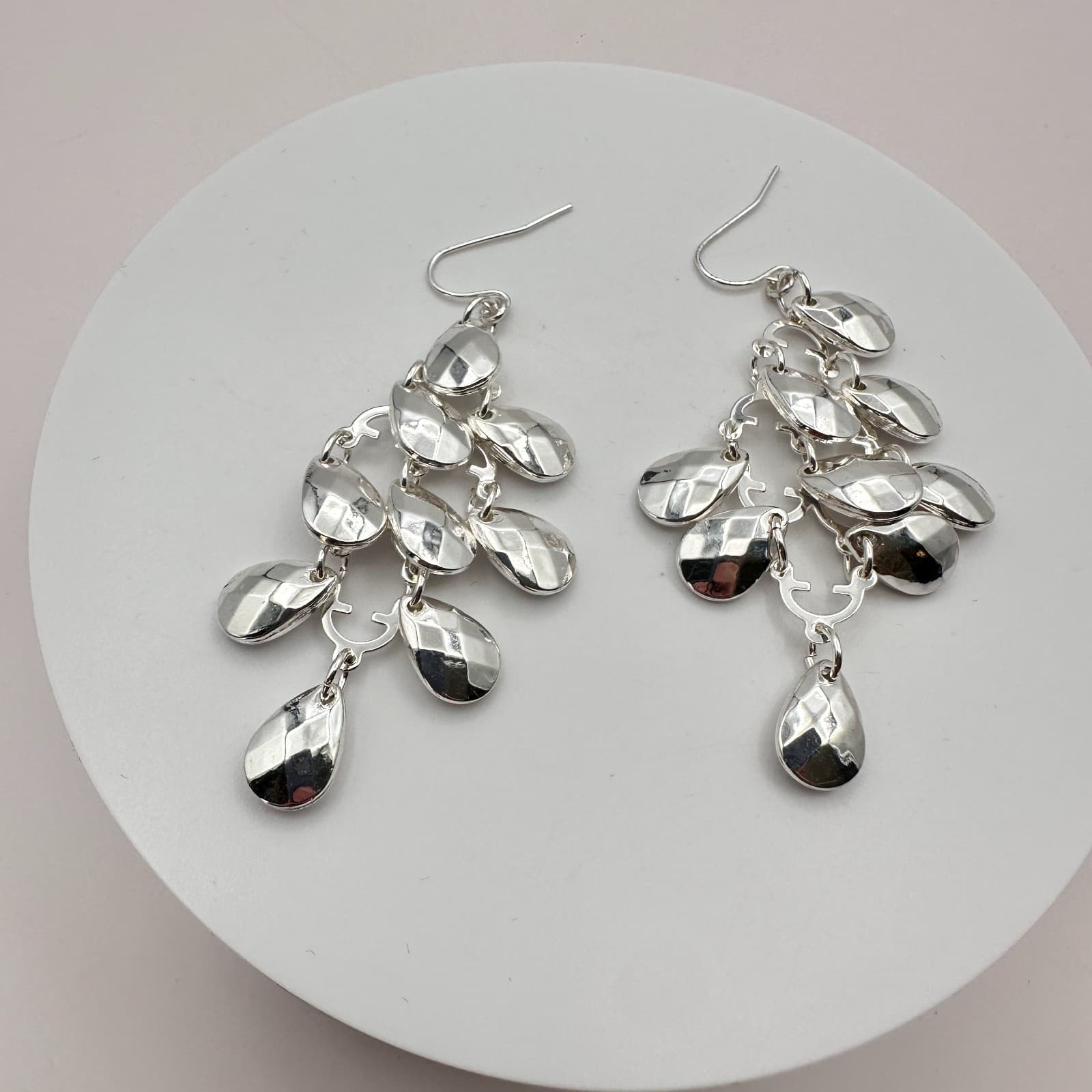 Vintage 90s Silver Tone Hammered Leaf Chandelier Dangle Earrings Fashion Jewelry - Thumbnail 6