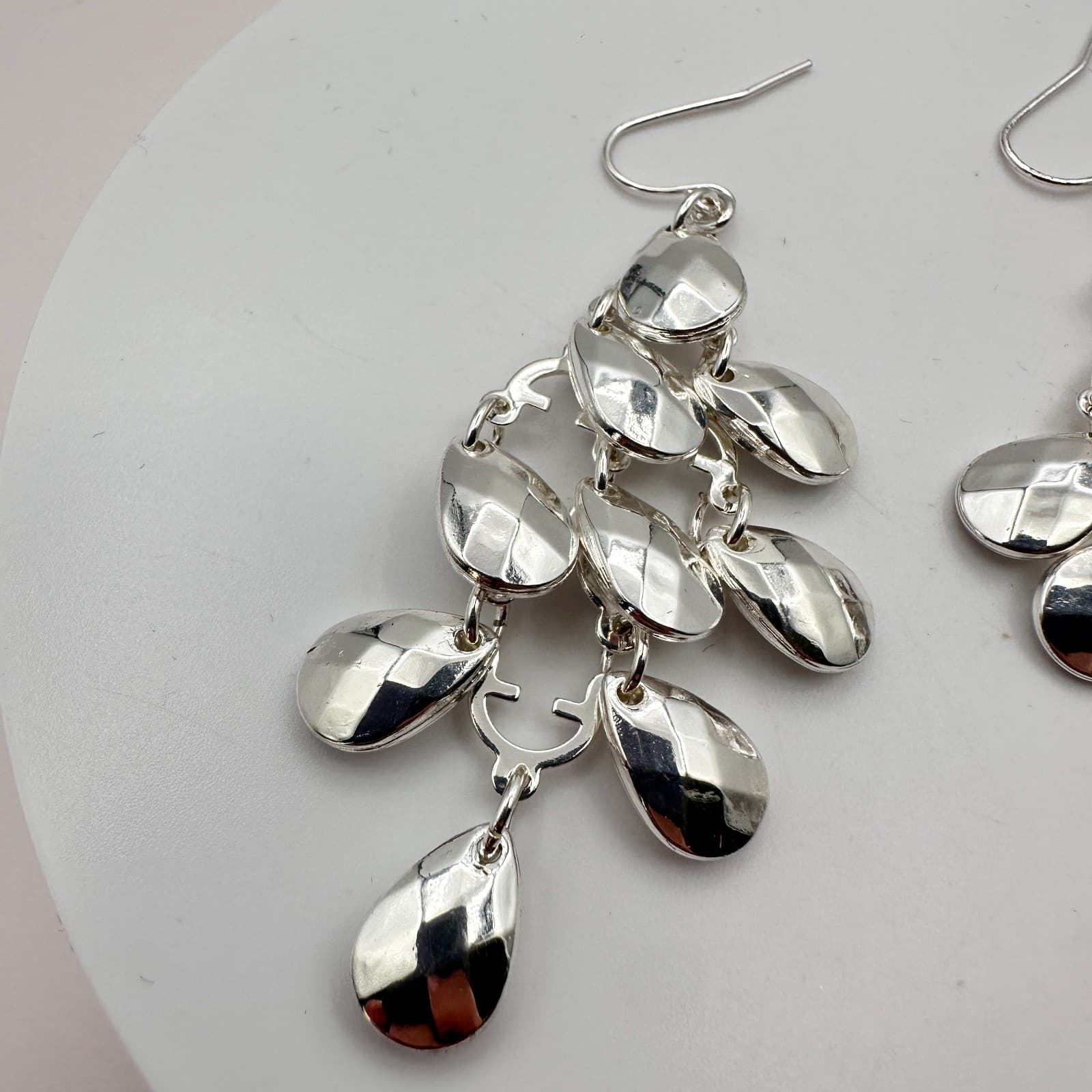 Vintage 90s Silver Tone Hammered Leaf Chandelier Dangle Earrings Fashion Jewelry - Thumbnail 5