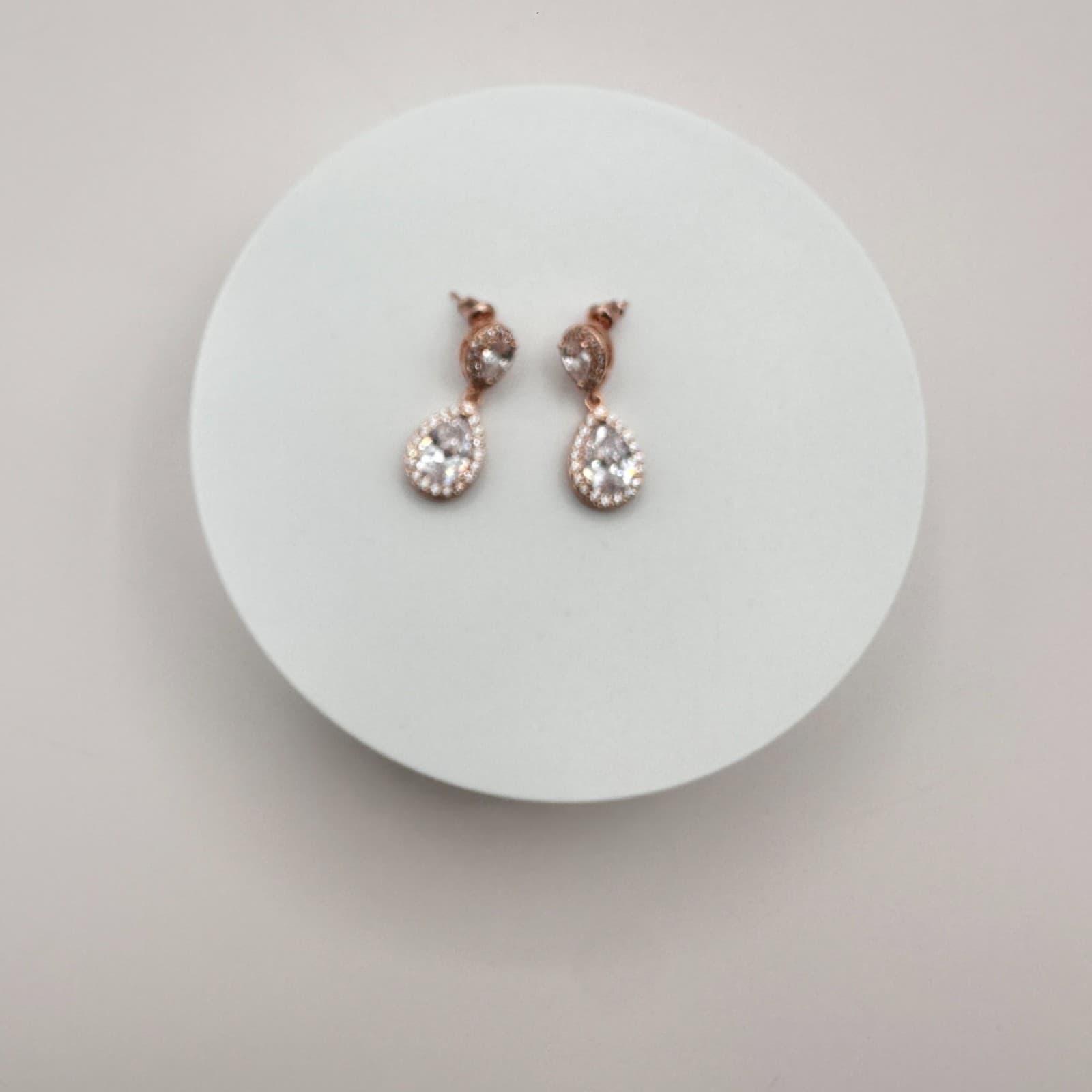 Vintage 90s Rose Gold Tone Pear Cut White Glass Halo Dangle Earrings Jewelry - Thumbnail 2