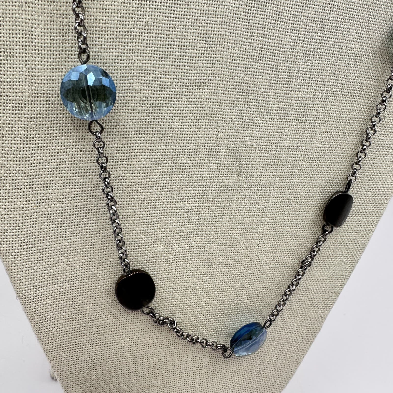 Vintage 90s Blue Glass & Gunmetal Stations Necklace Classic Fashion Jewelry - Thumbnail 5