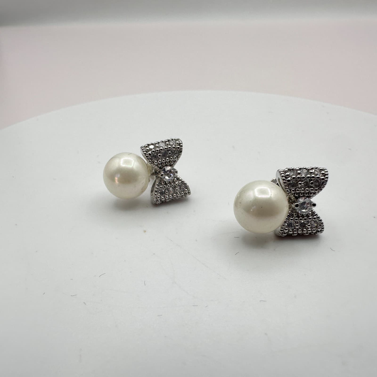 Vintage 90s White Pearl Silver Tone Bow Earrings Glass Accents Fashion Jewelry