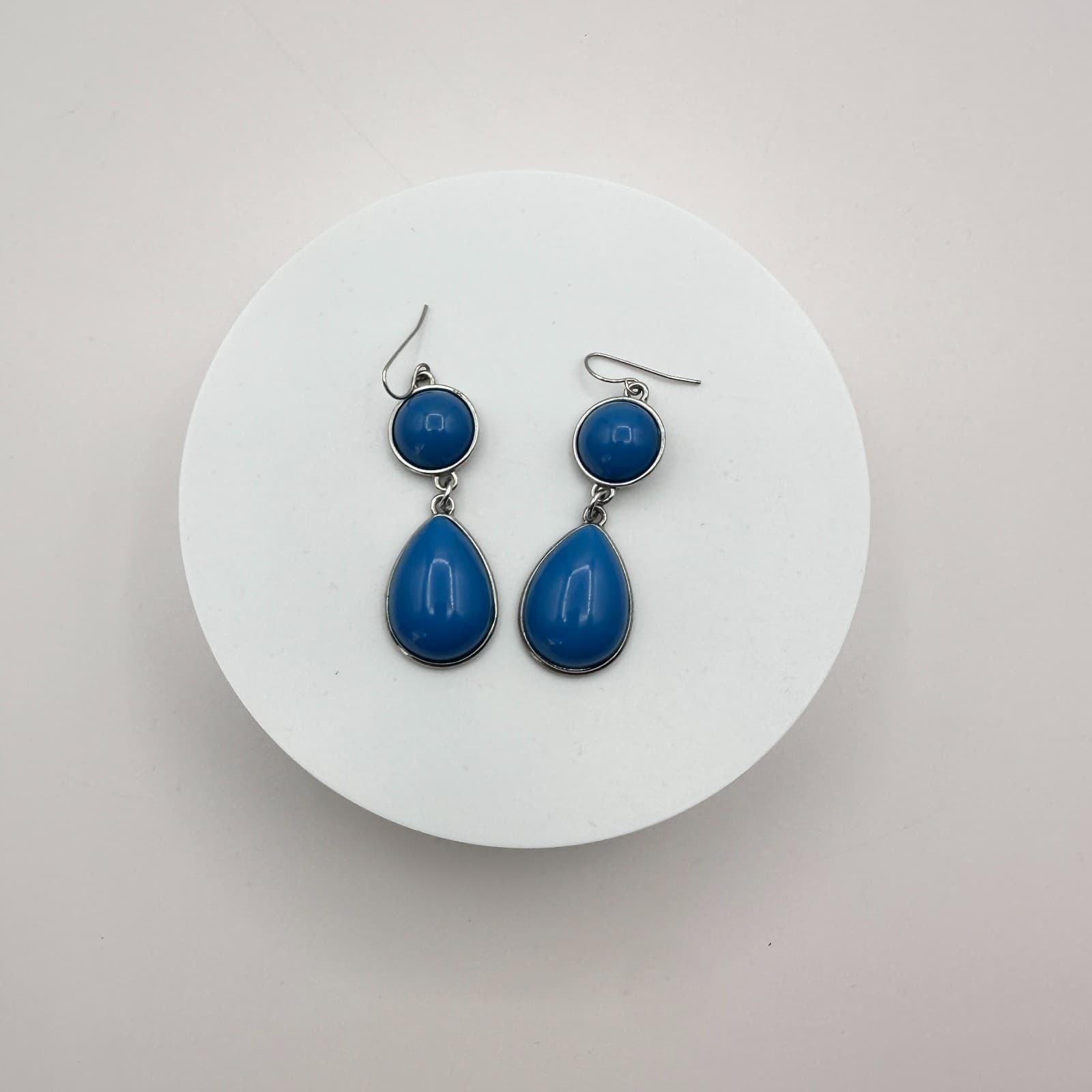 Vintage 90s Blue Glass Teardrop Dangle Earrings Silver Tone Fashion Jewelry - Thumbnail 2