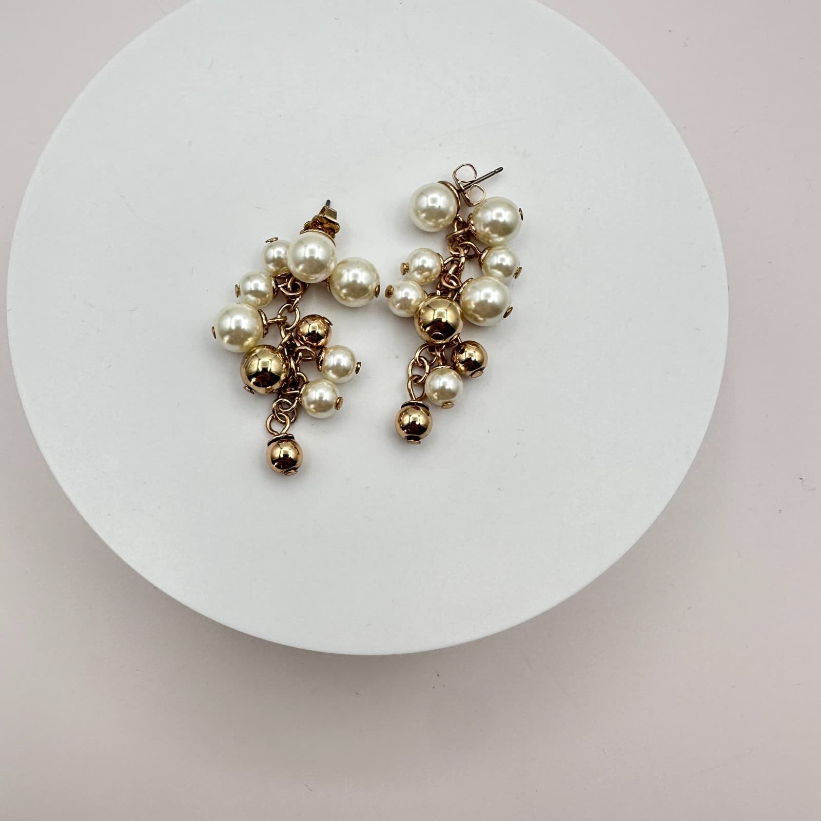 Vintage 90s Faux Pearl Dangle Drop Earrings Gold Tone Classic Fashion jewelry - Thumbnail 3