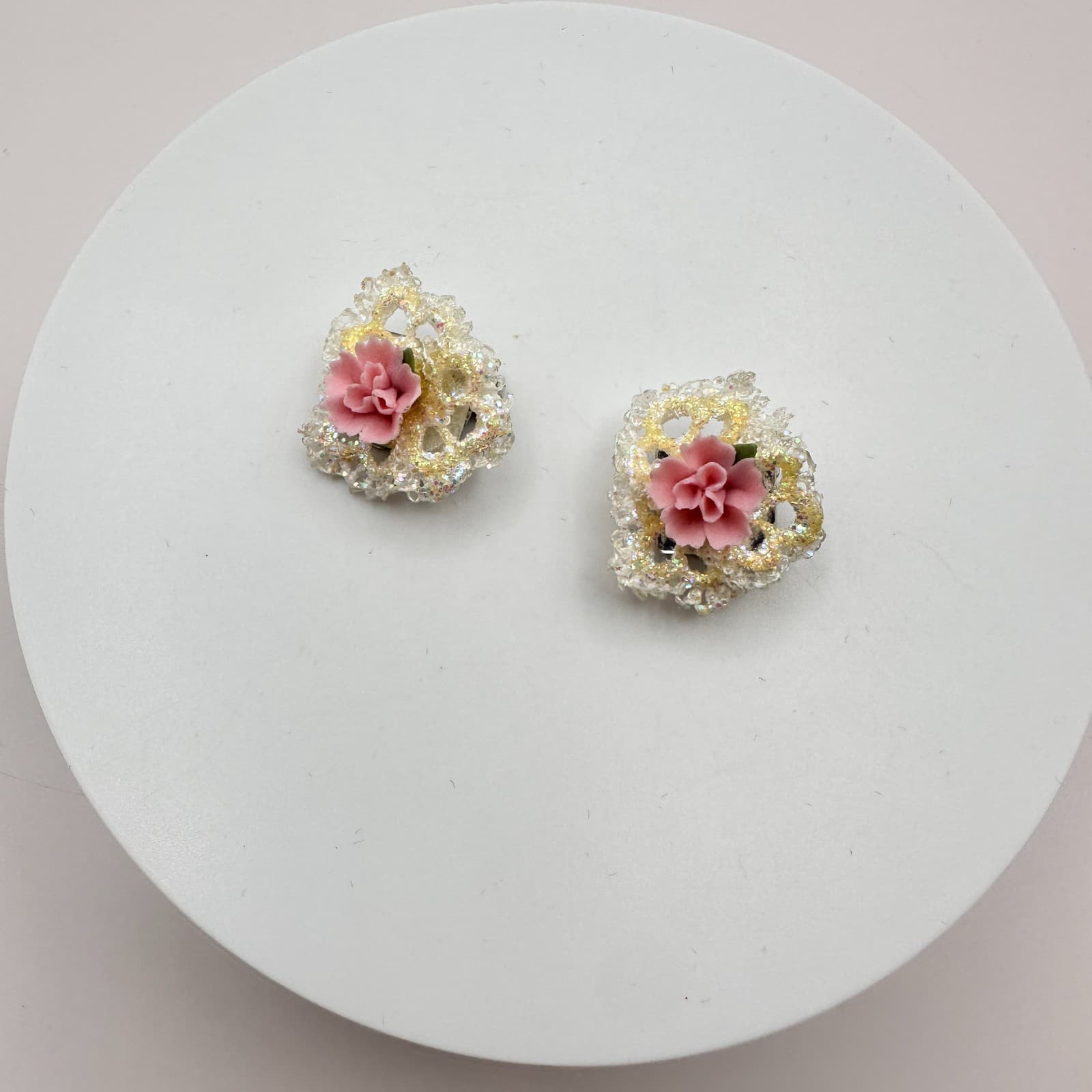Vintage 90s Porcelain Flower Glass Earrings Romantic Classic Fashion Jewelry - Thumbnail 3