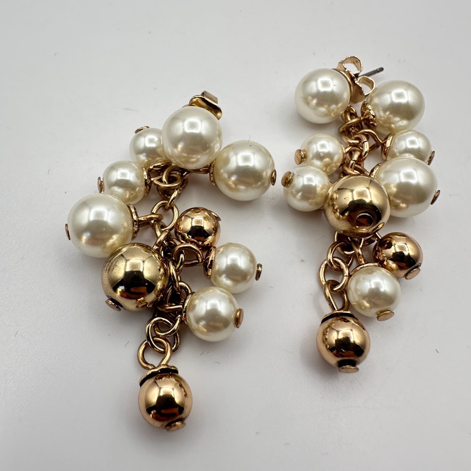 Vintage 90s Faux Pearl Dangle Drop Earrings Gold Tone Classic Fashion jewelry - Thumbnail 4