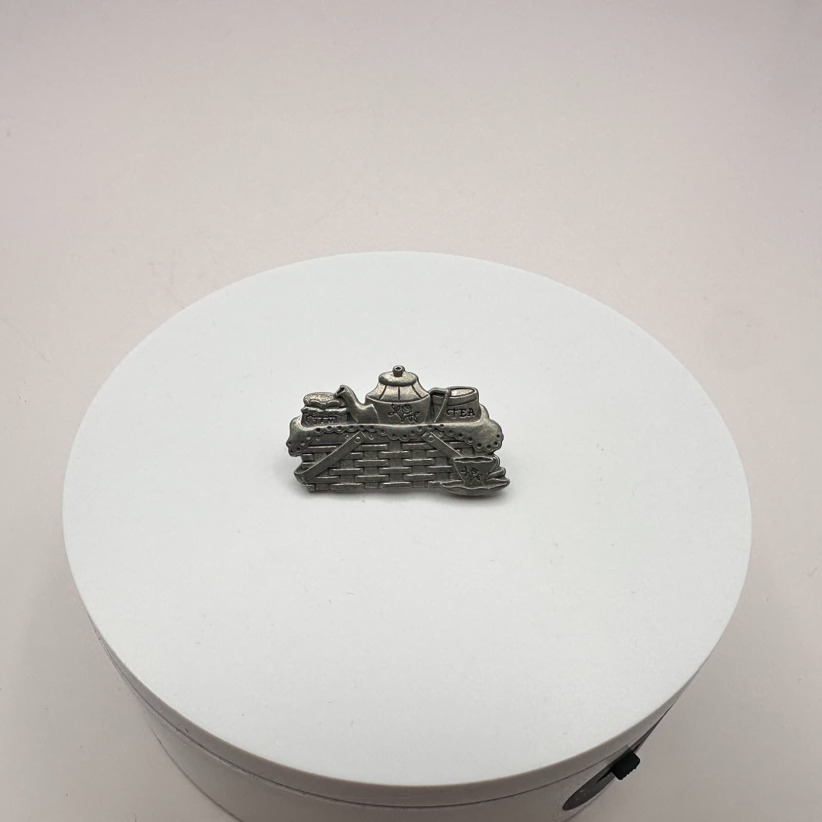 Vintage 90s Silver Tone Jam Teapot Basket Pewter Brooch Pin Classic Jewelry - Thumbnail 3