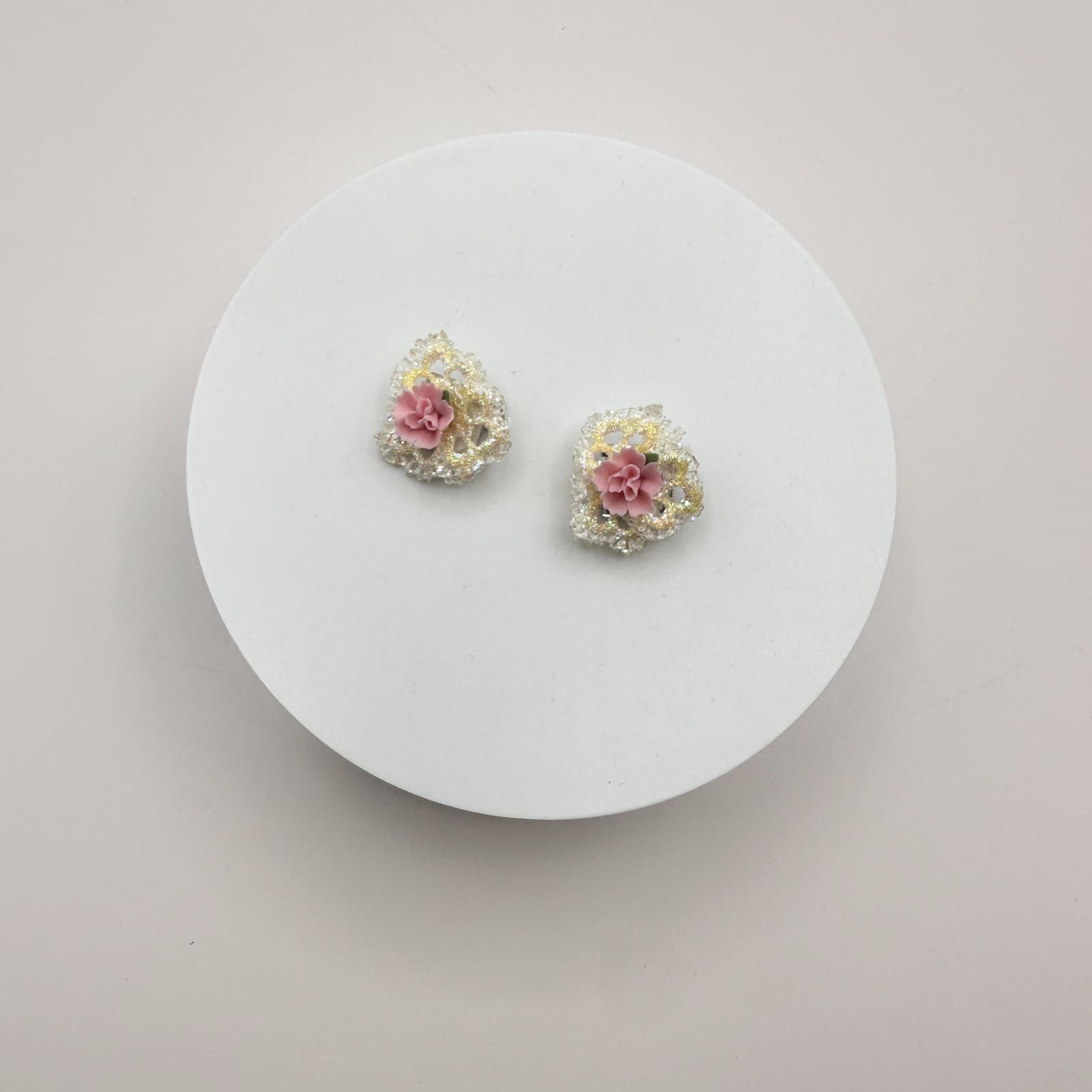 Vintage 90s Porcelain Flower Glass Earrings Romantic Classic Fashion Jewelry - Thumbnail 2