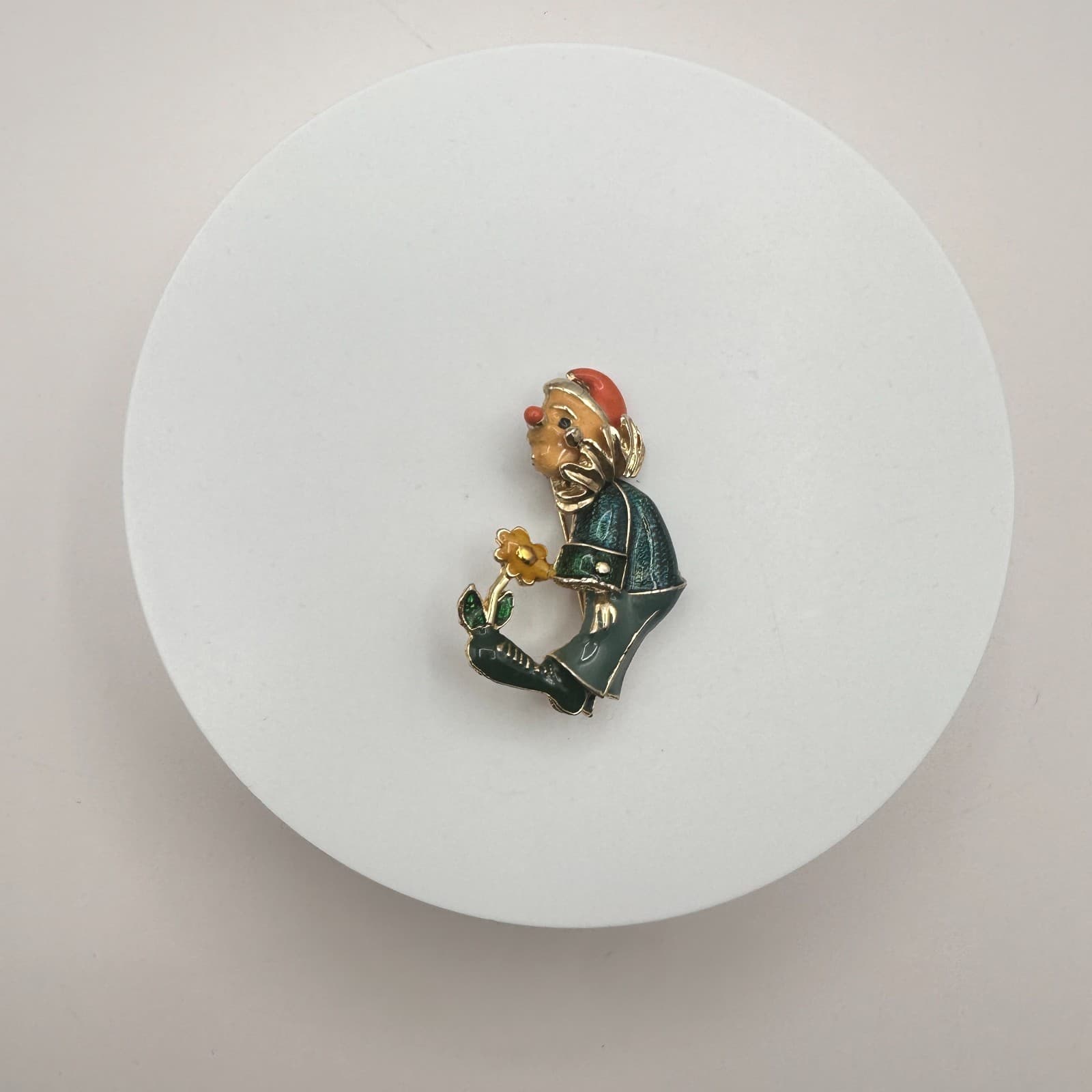 Vintage Y2K Gold Tone Sad Clown Holding Flower Enamel Brooch Pin Classic Jewelry - Thumbnail 3