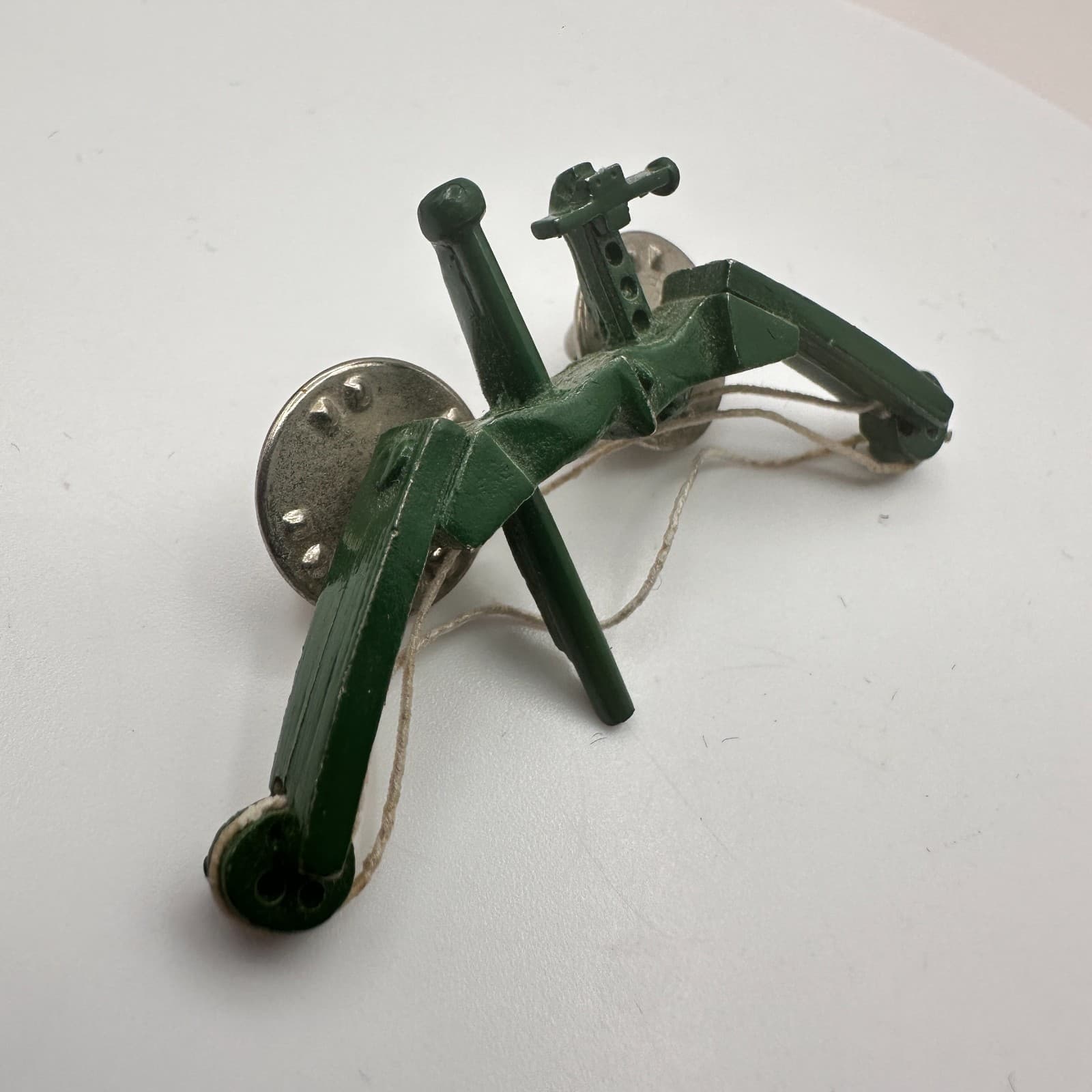 Vintage 80s Silver Tone Small Green Crossbow Lapel Novelty Pin Classic Jewelry - Thumbnail 4