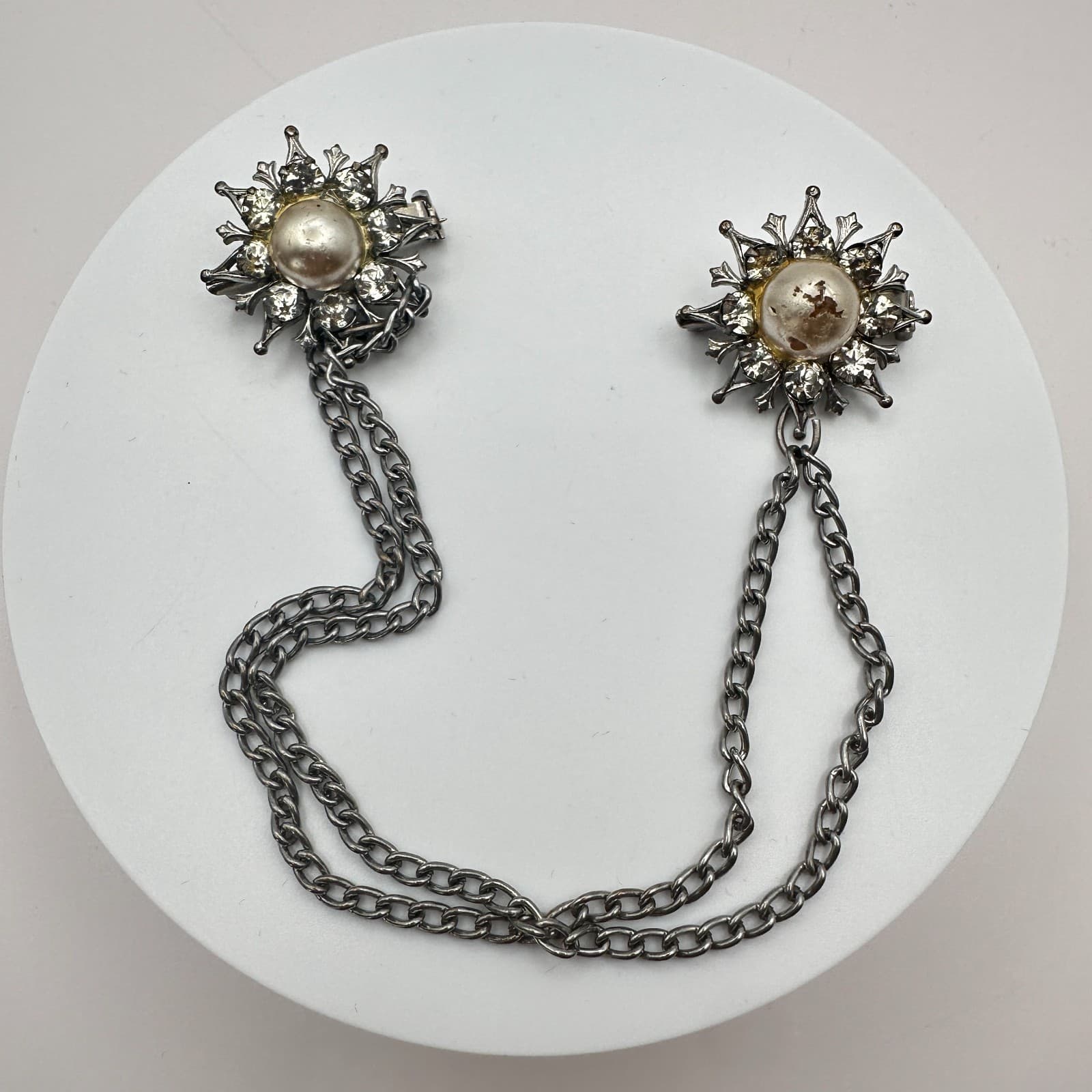 Vintage 90s Silver Tone Sunburst Guard Clip Brooch Pin Faux Pearl Womens Jewelry - Thumbnail 3