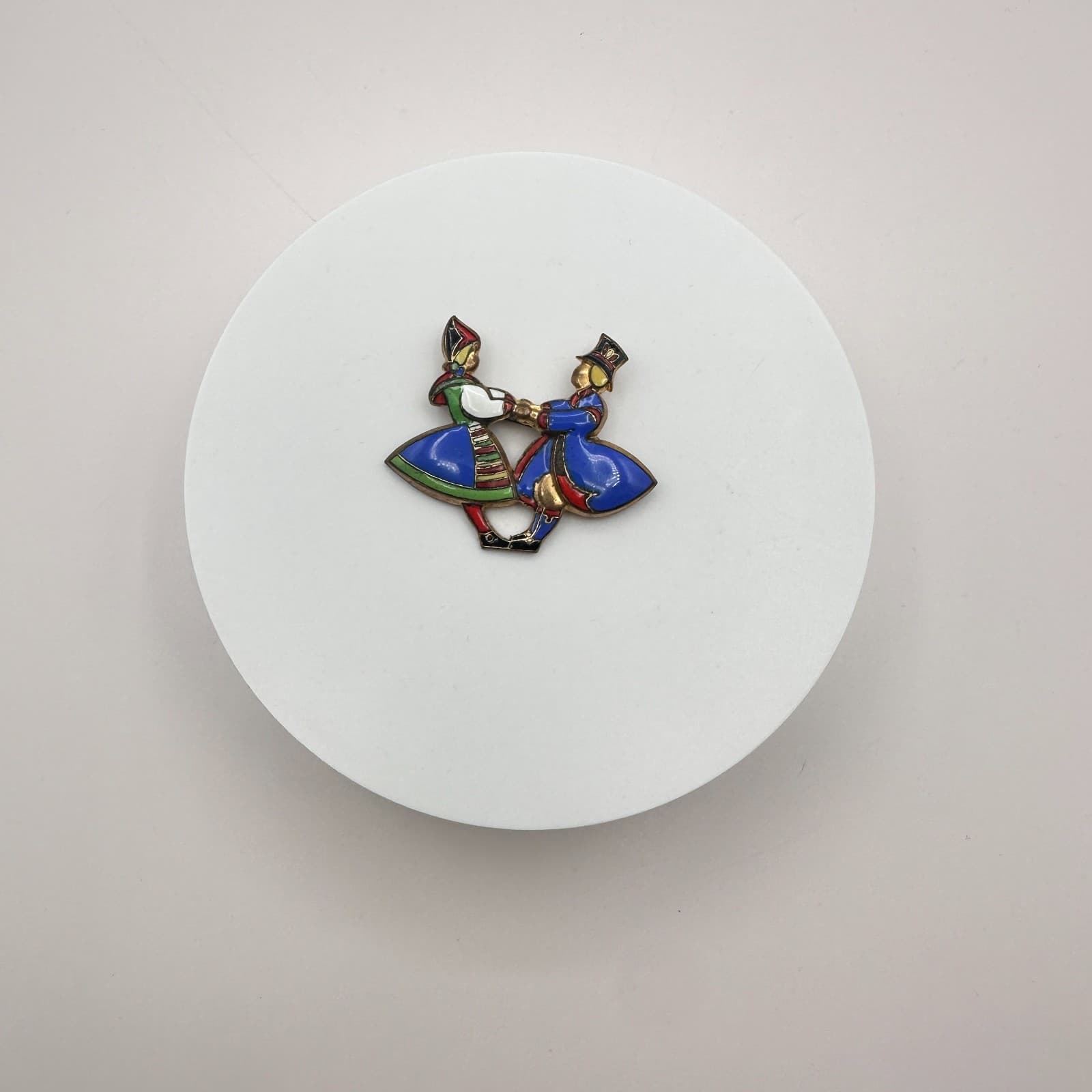 Vintage Y2K Gold Tone Folk Dancing Couple Enamel Brooch Pin Women's Jewelry - Thumbnail 2