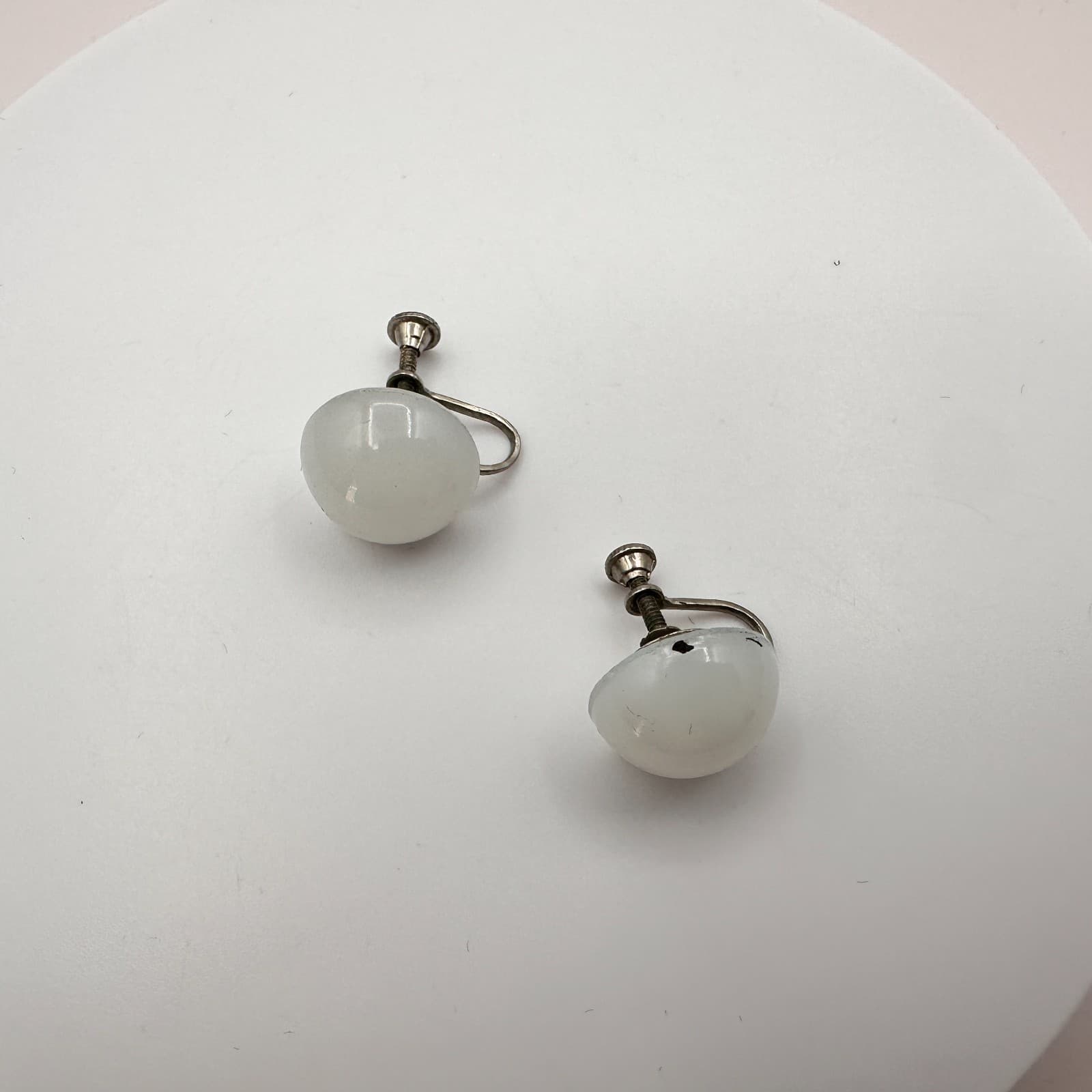 Vintage Y2K White Round Earrings Silver Tone Women's Classic Fashion Jewelry - Thumbnail 4